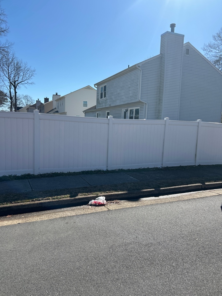 Hampton, VA - 6 foot vinyl privacy