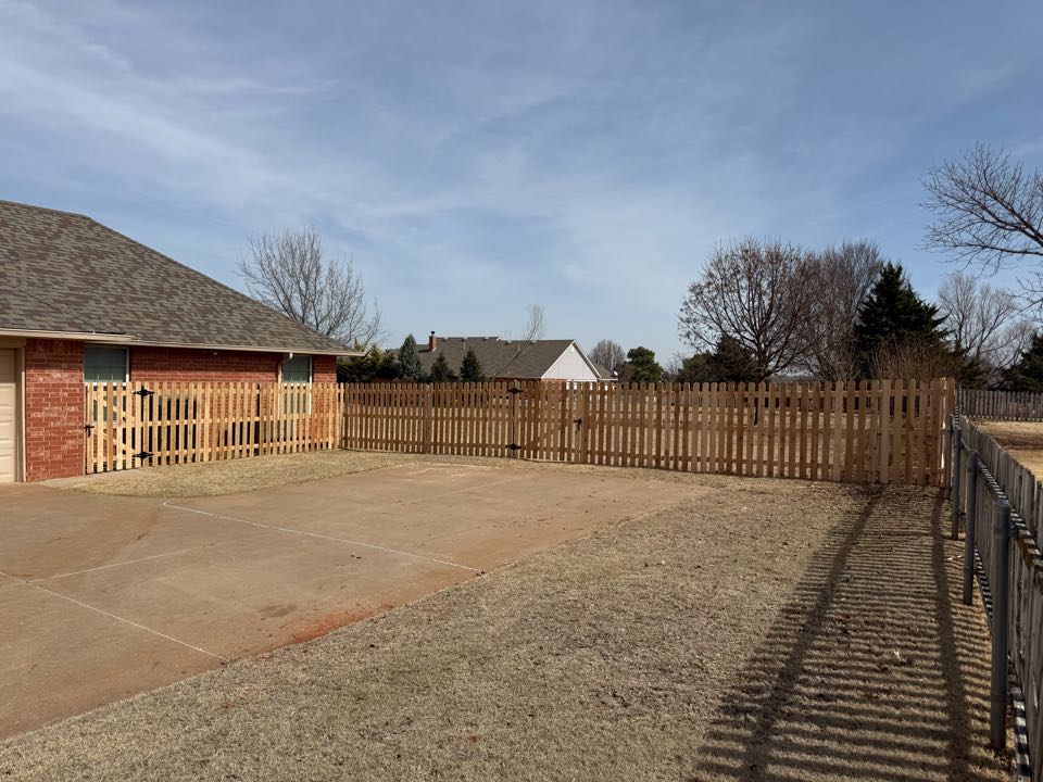 Edmond, OK - Finished up this 5’ tall Western Red Cedar spaced picket fence. A clean look that complements the beauty of the neighborhood without blocking the view.