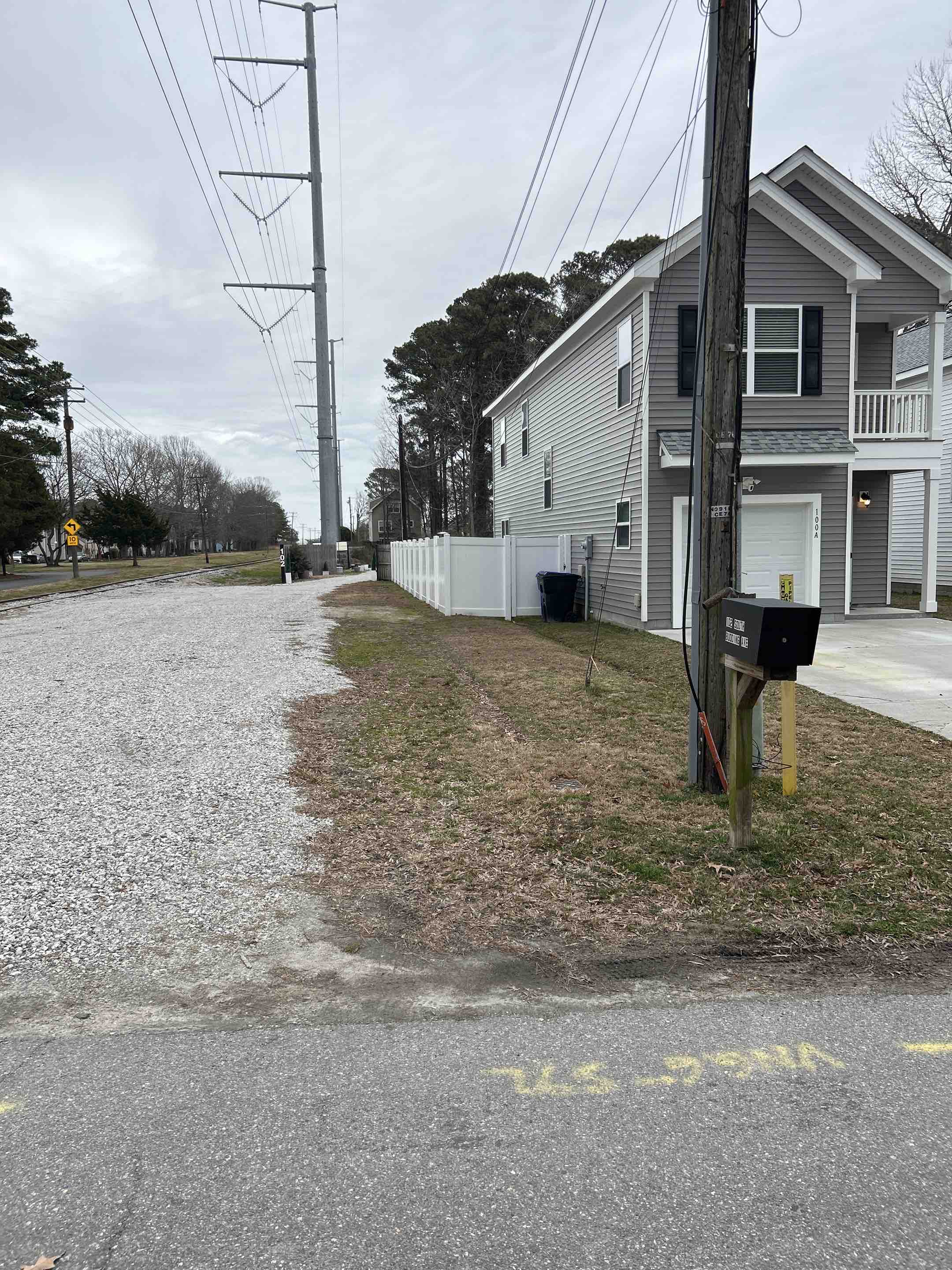 Virginia Beach, VA - 6 foot vinyl privacy