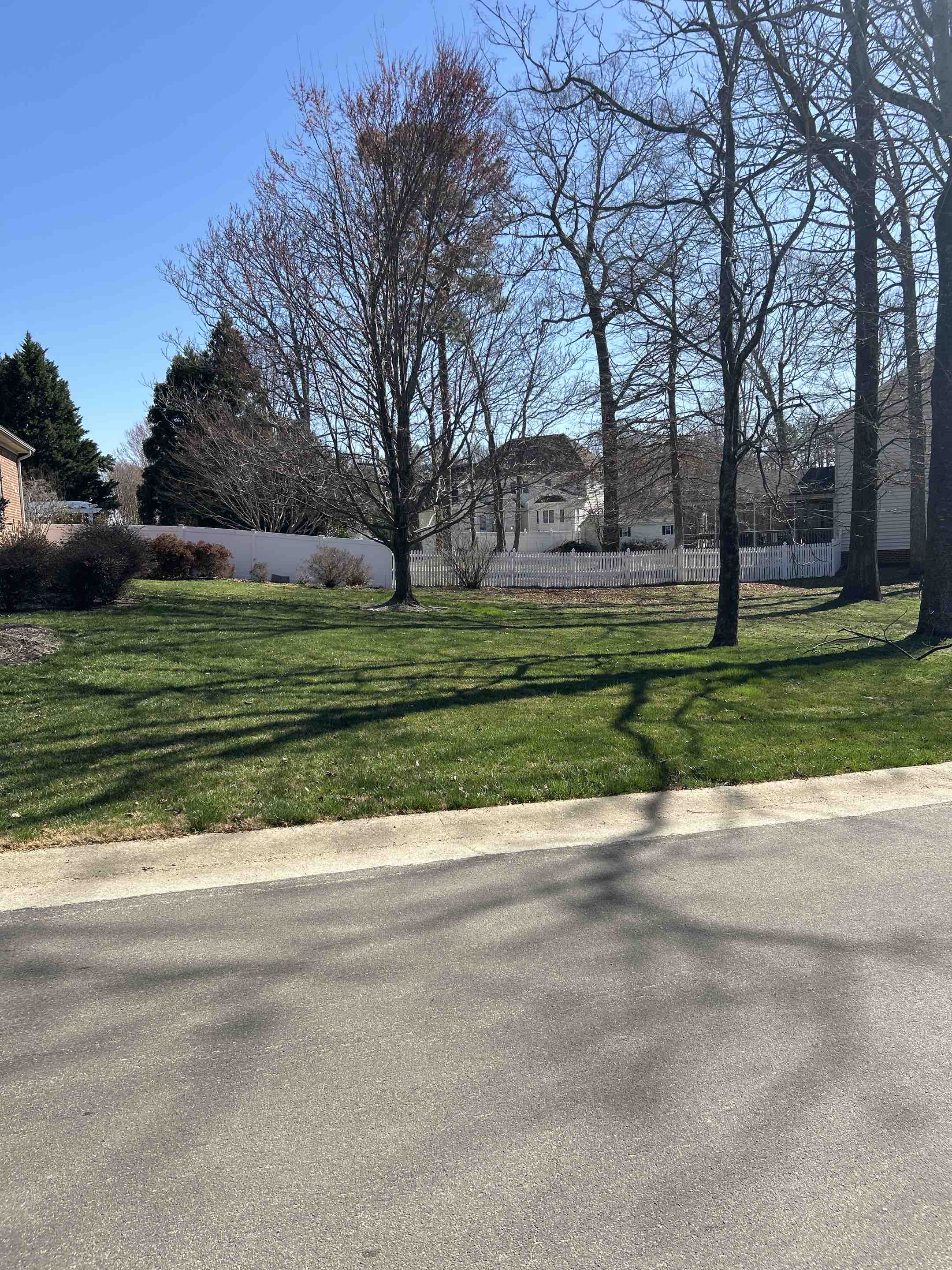 Mechanicsville, VA - 4 foot high white aluminum picket