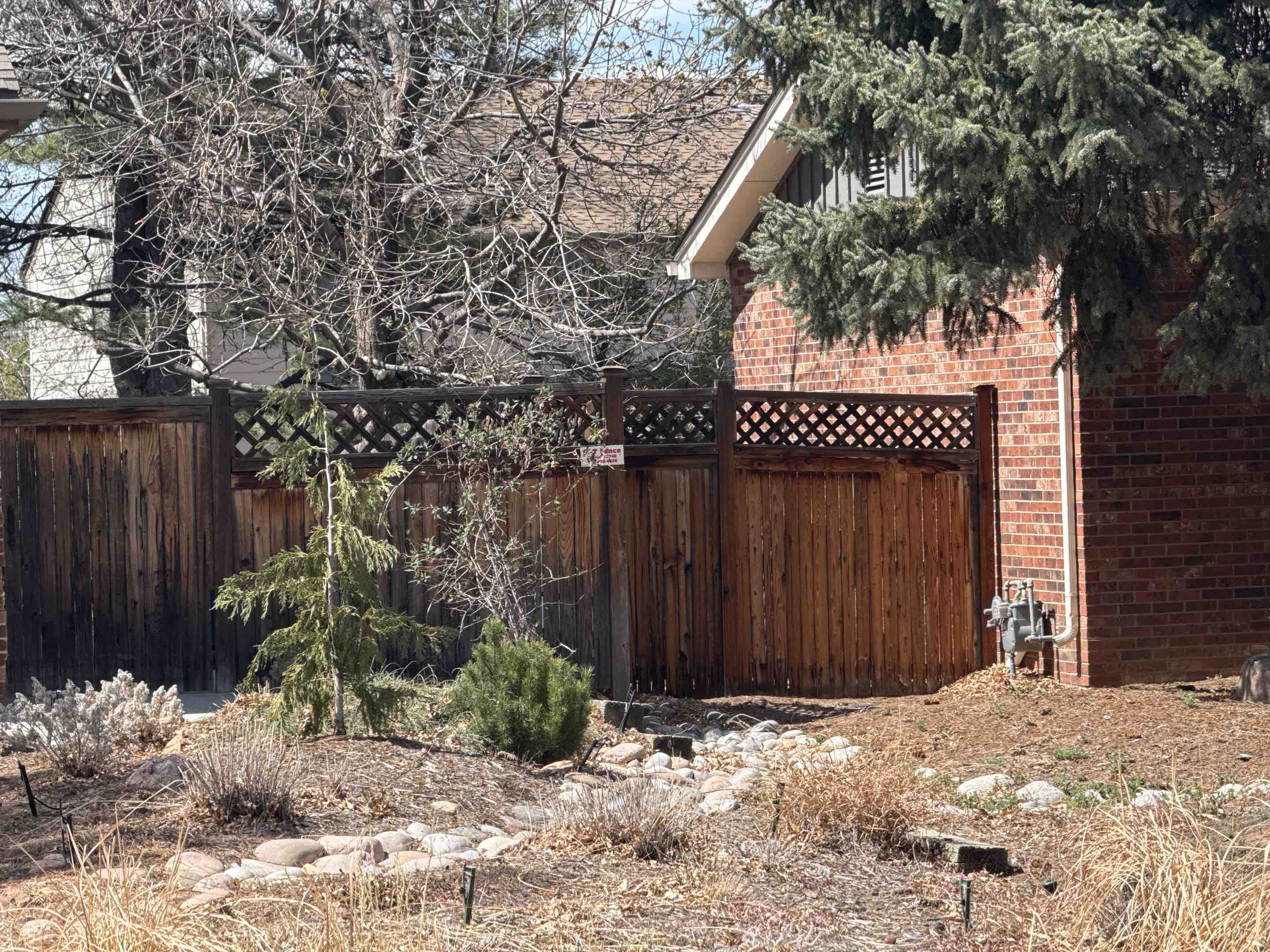 Englewood, CO - Top Rail Fence is in Greenwood Village doing free estimates for cedar privacy fences!