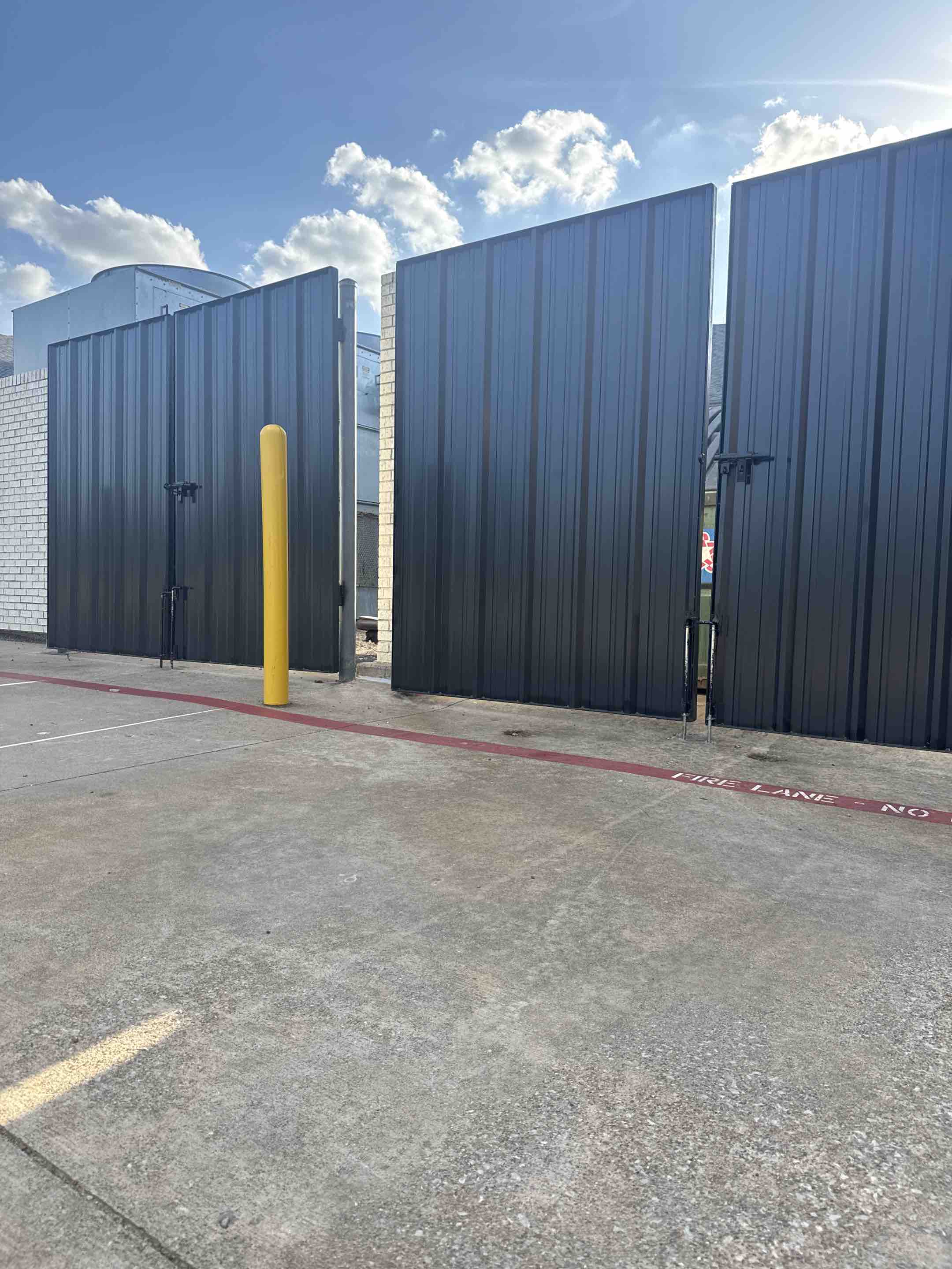 Arlington, TX - Top Rail Fence DFW – Commercial Dumpster Gate Installation | School Campus Project Top Rail Fence DFW recently completed a commercial dumpster gate installation at a local school campus in the Dallas-Fort Worth area. This project involved the fabrication and installation of heavy-duty dumpster enclosure gates designed to withstand daily operational use in a high-traffic institutional setting. Dumpster gates for schools require a specific combination of durability, security, and compliance with facility management standards. Our team installed double swing gates using commercial-grade steel framing and heavy-duty hinges rated for frequent open-and-close cycles. The finished enclosure provides a clean, professional appearance while keeping waste containment areas properly secured and out of sight — a key requirement for school campuses focused on safety and curb appeal. At Top Rail Fence DFW, we specialize in commercial fencing and gate solutions across the Dallas-Fort Worth metroplex, i