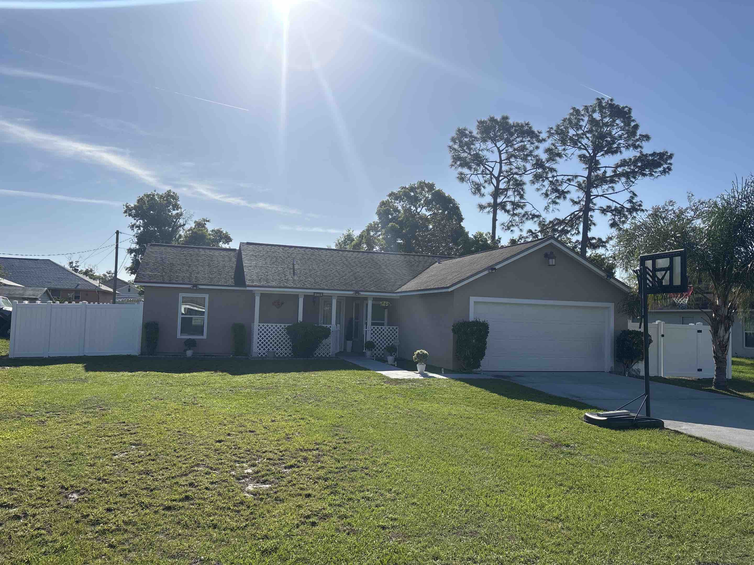 Deltona, FL - Recently finished up this new vinyl installation in deltona for our client that wanted more privacy. 