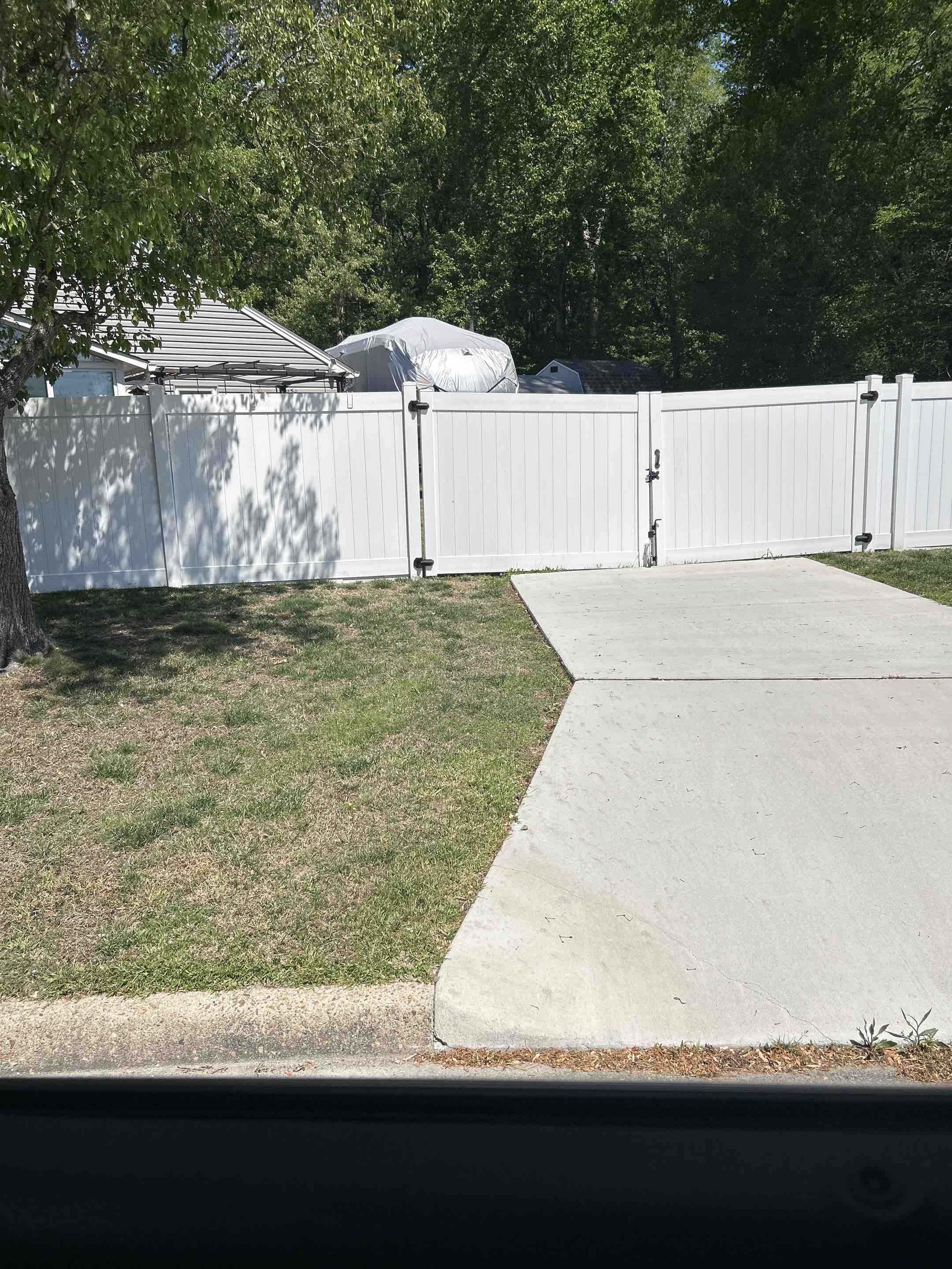 Virginia Beach, VA - 6 foot white vinyl privacy