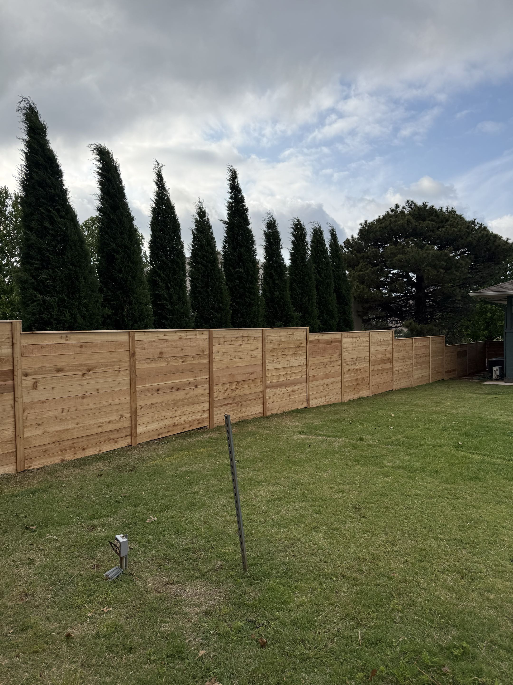 Oklahoma City, OK - Another beautiful custom horizontal Western Red Cedar fence in the books! This one turned out to be a true work of art for an artist! 