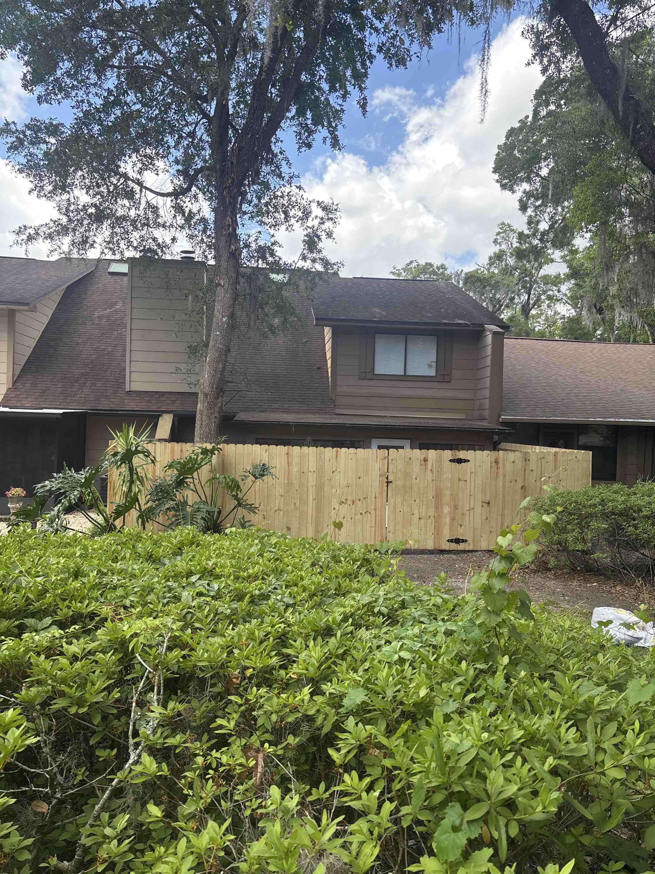 DeLand, FL - Recently replaced an old wood fence for a homeowner in deland. Nothing beats new wood smell. 