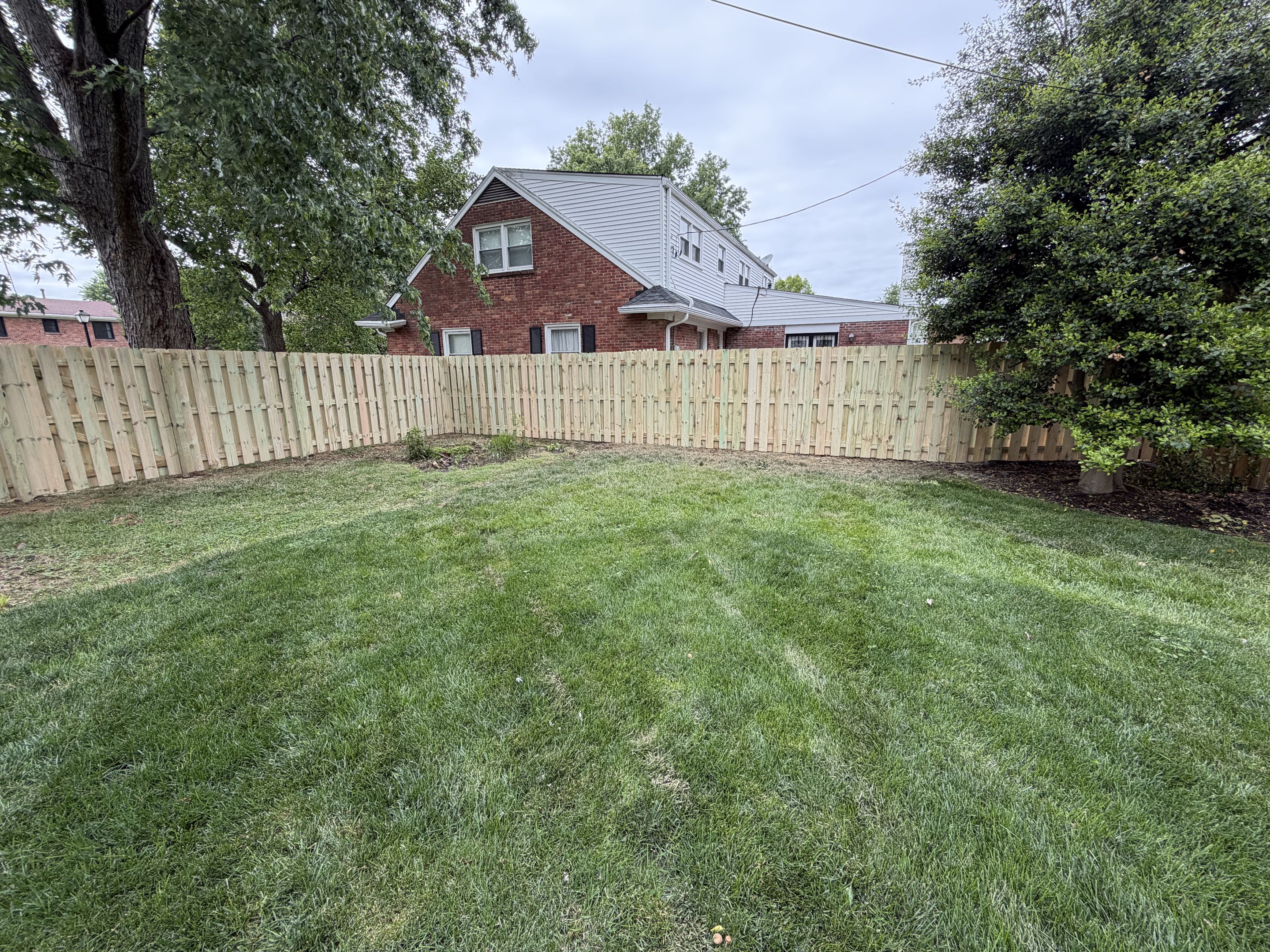 Louisville, KY - 6’ Tall Wood Shadowbox Fence in Plainview