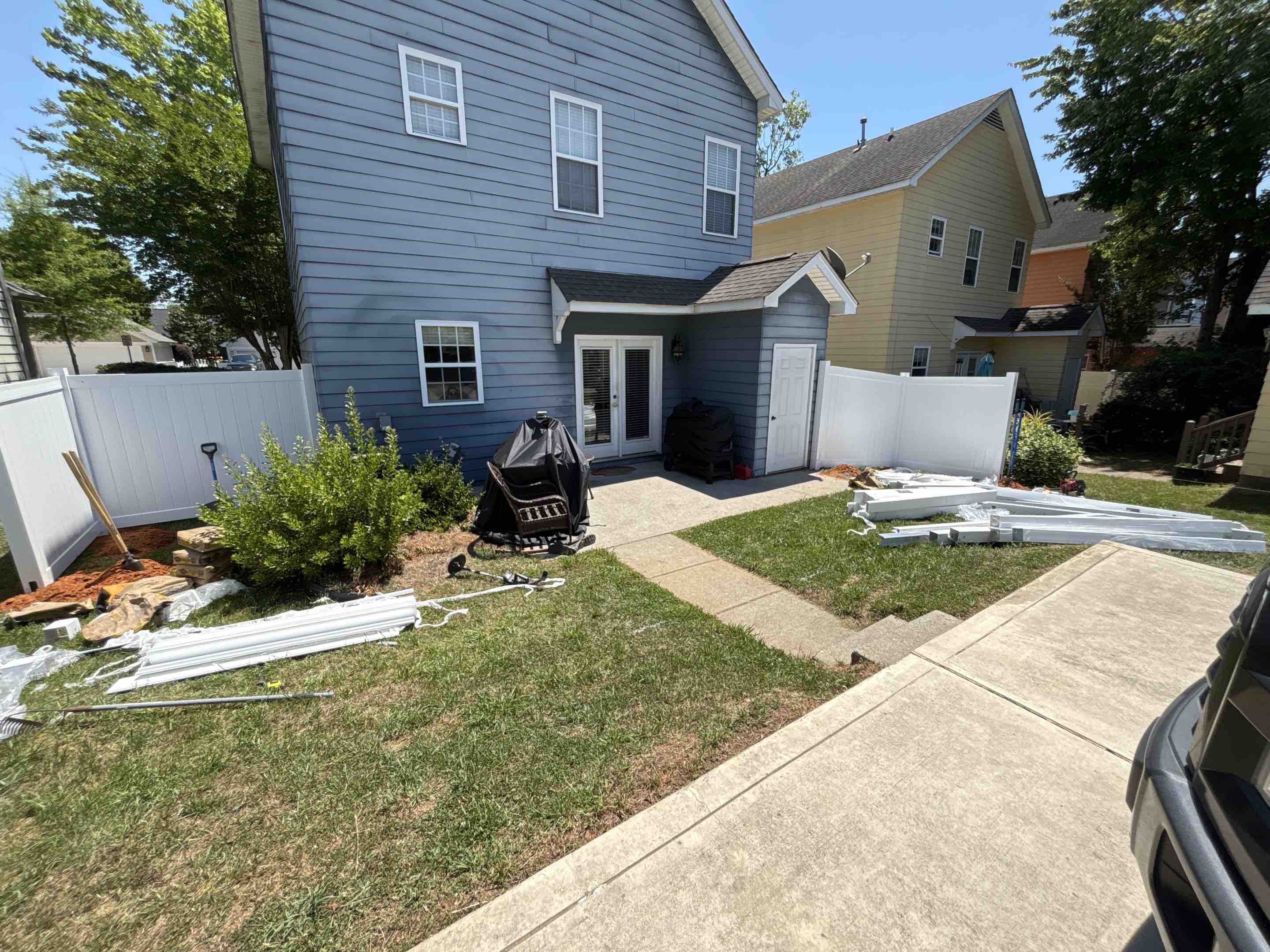 Huntersville, NC - 6ft white vinyl 