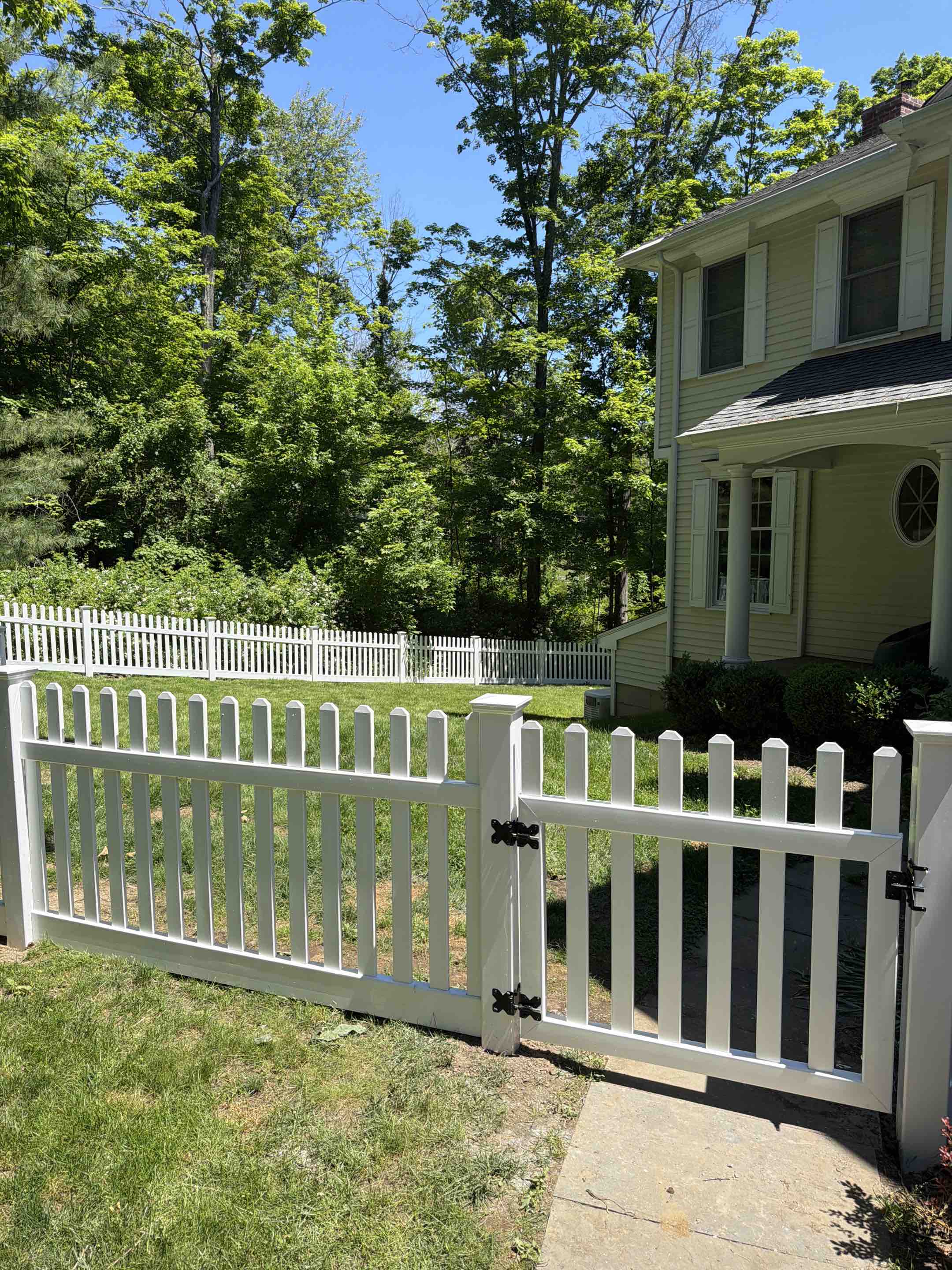 Wilton, CT - Vinyl picket to replace the old wooden one. 