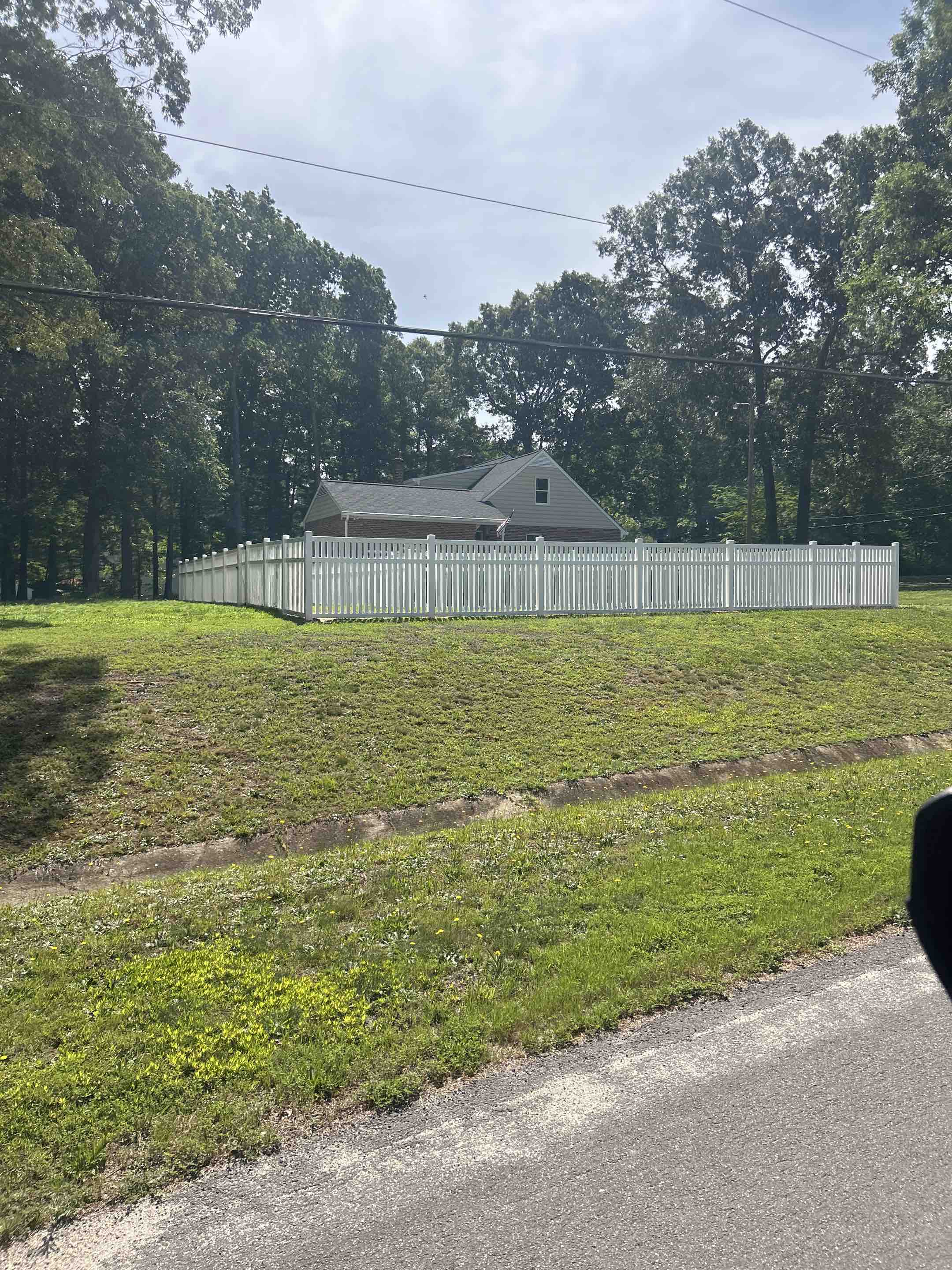 Glen Allen, VA - 4 foot high white vinyl straight top
