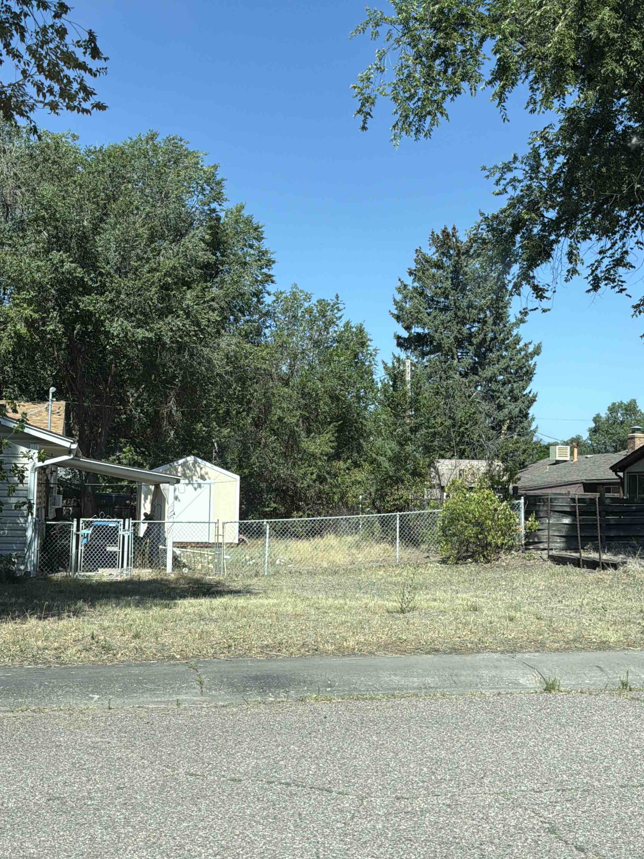Colorado Springs, CO - Top Rail Fence is in Colorado Springs doing free estimates for Front Yard Chain Link Fencing!