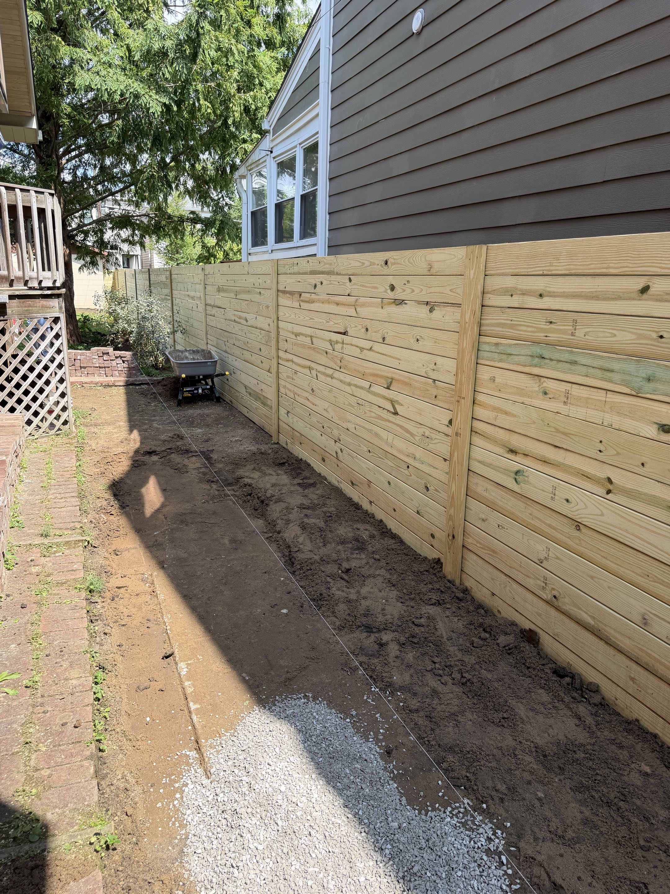 Louisville, KY - 6’ Tall Horizontal Wood Privacy Fence in Deer Park 