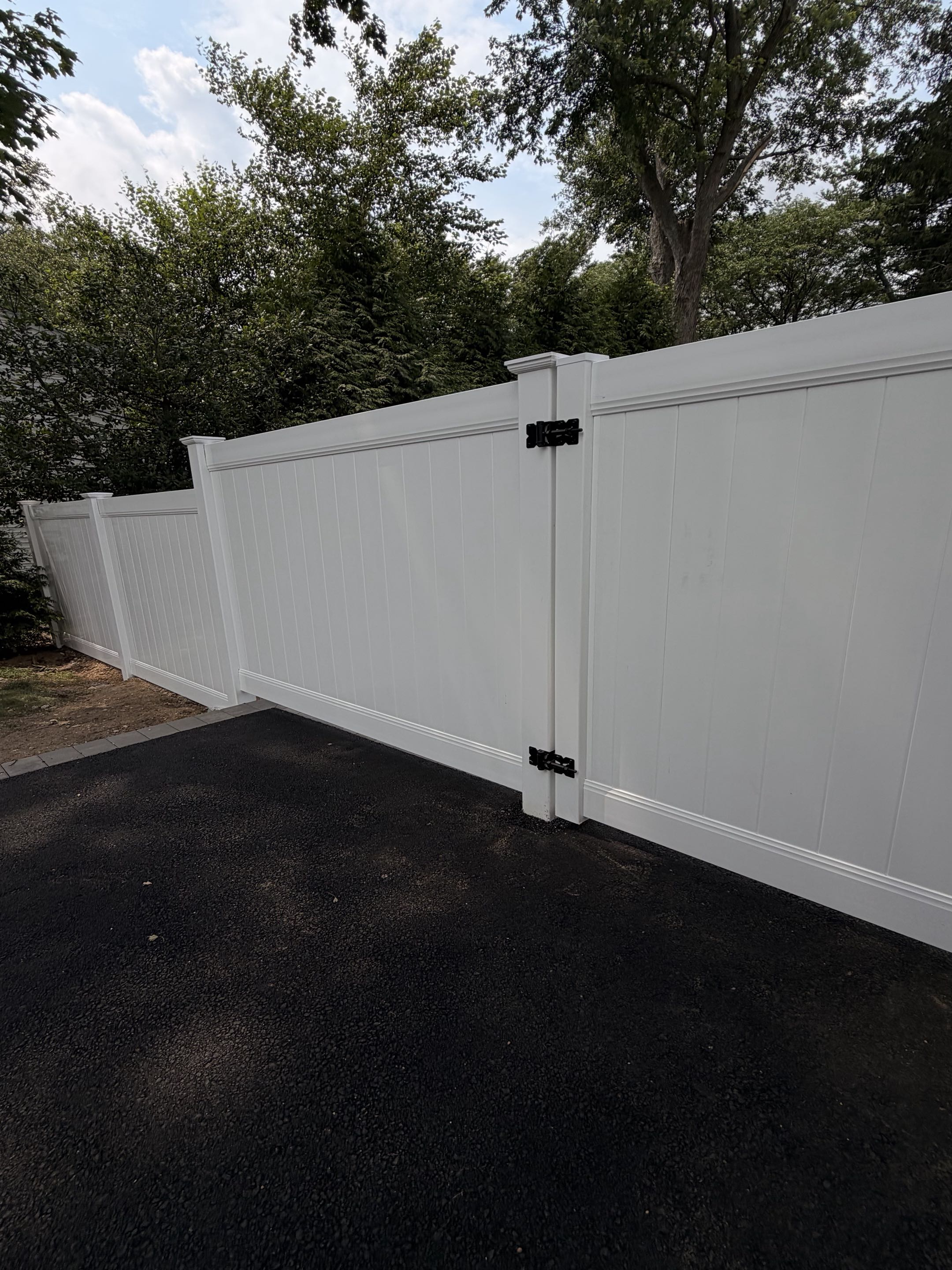 Greenlawn, NY - Installed a beautiful 6 foot high white PVC fence for a wonderful homeowner in Greenlawn, NY. #pvcfence #fencecontractor #veteranowned 