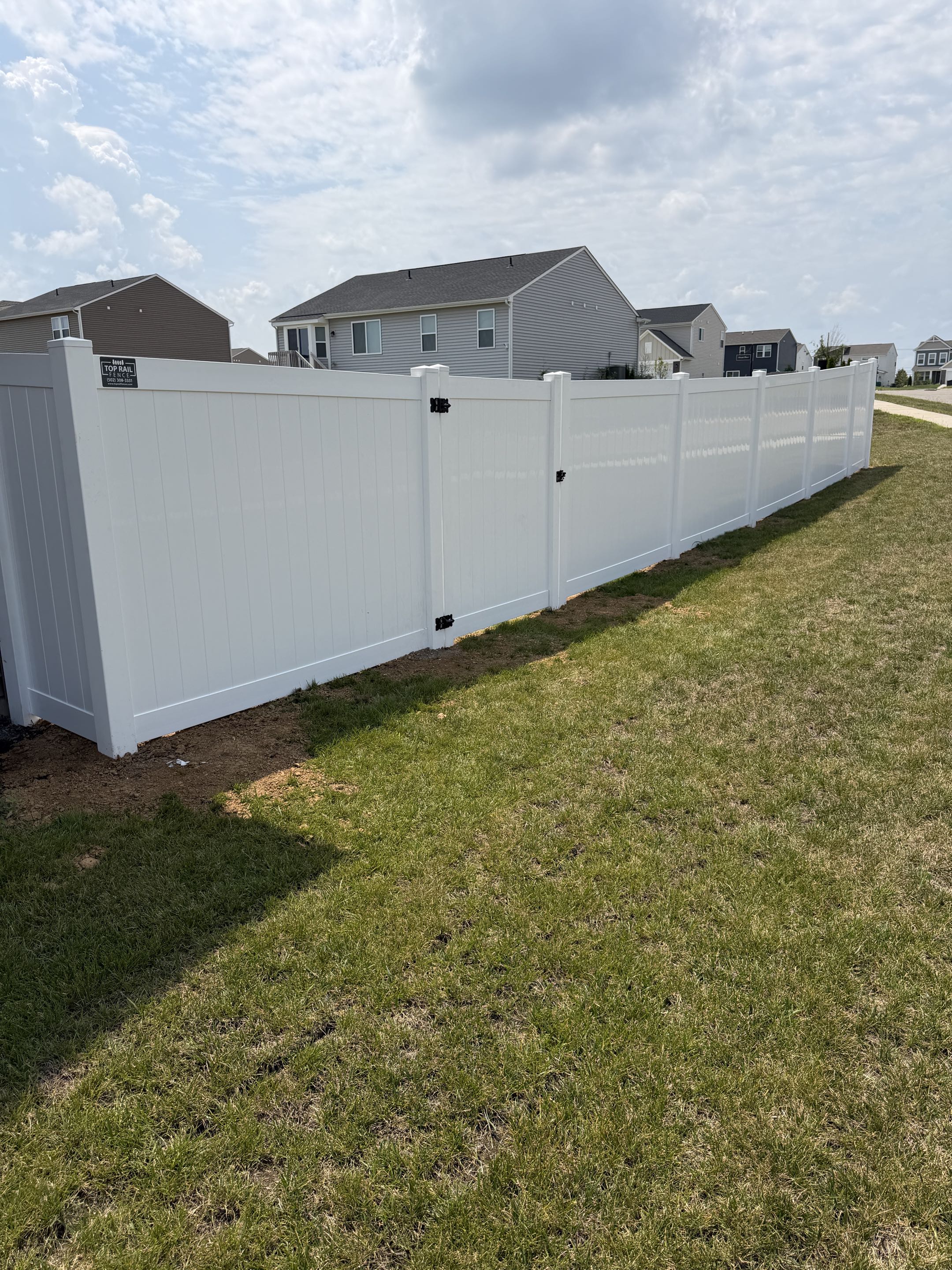 Louisville, KY - 6’ Tall White Privacy Vinyl in Heritage Creek 