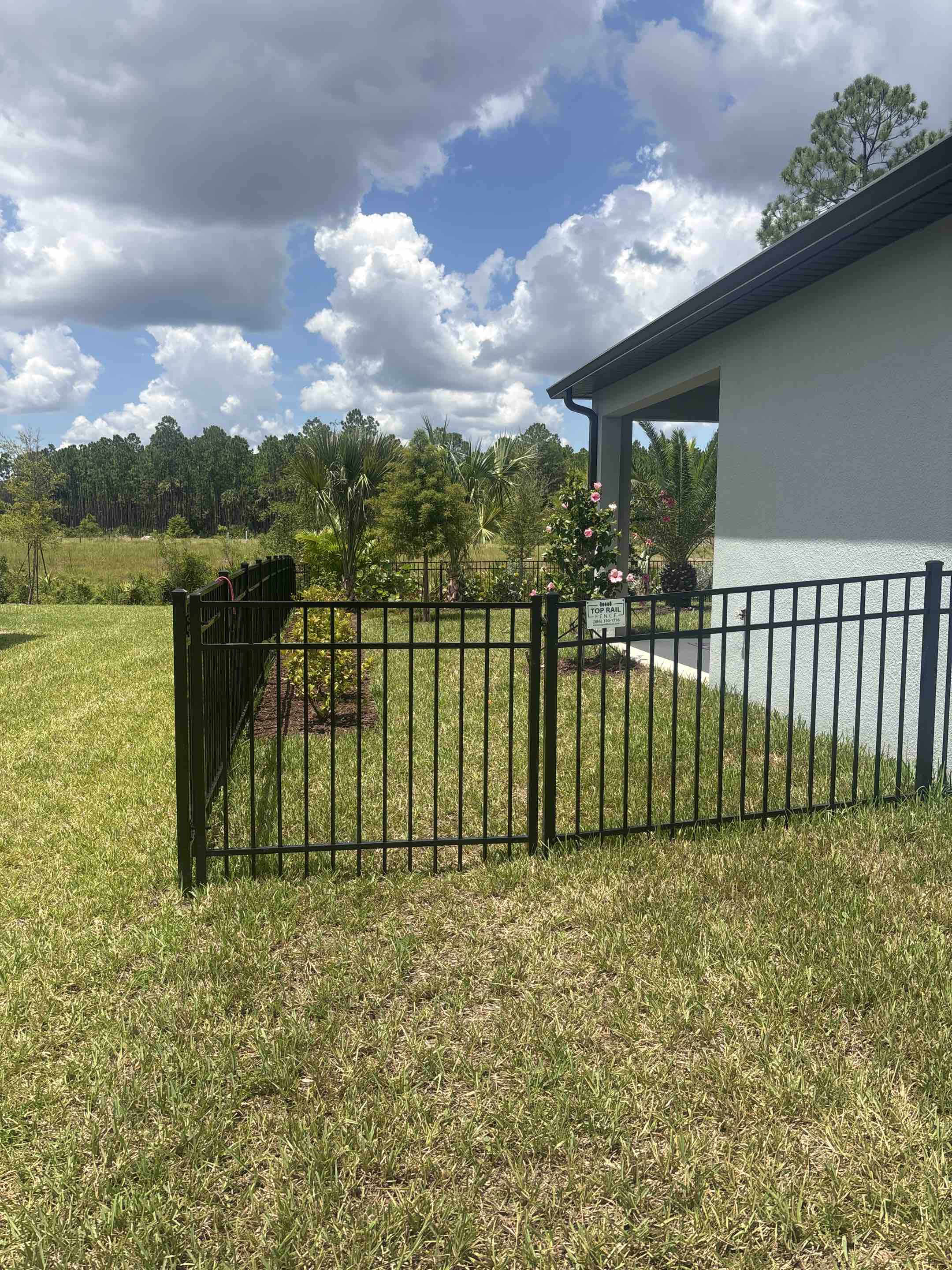Ormond Beach, FL - Recently install 4’ height aluminum fence for a new homeowner in ormond beach. 