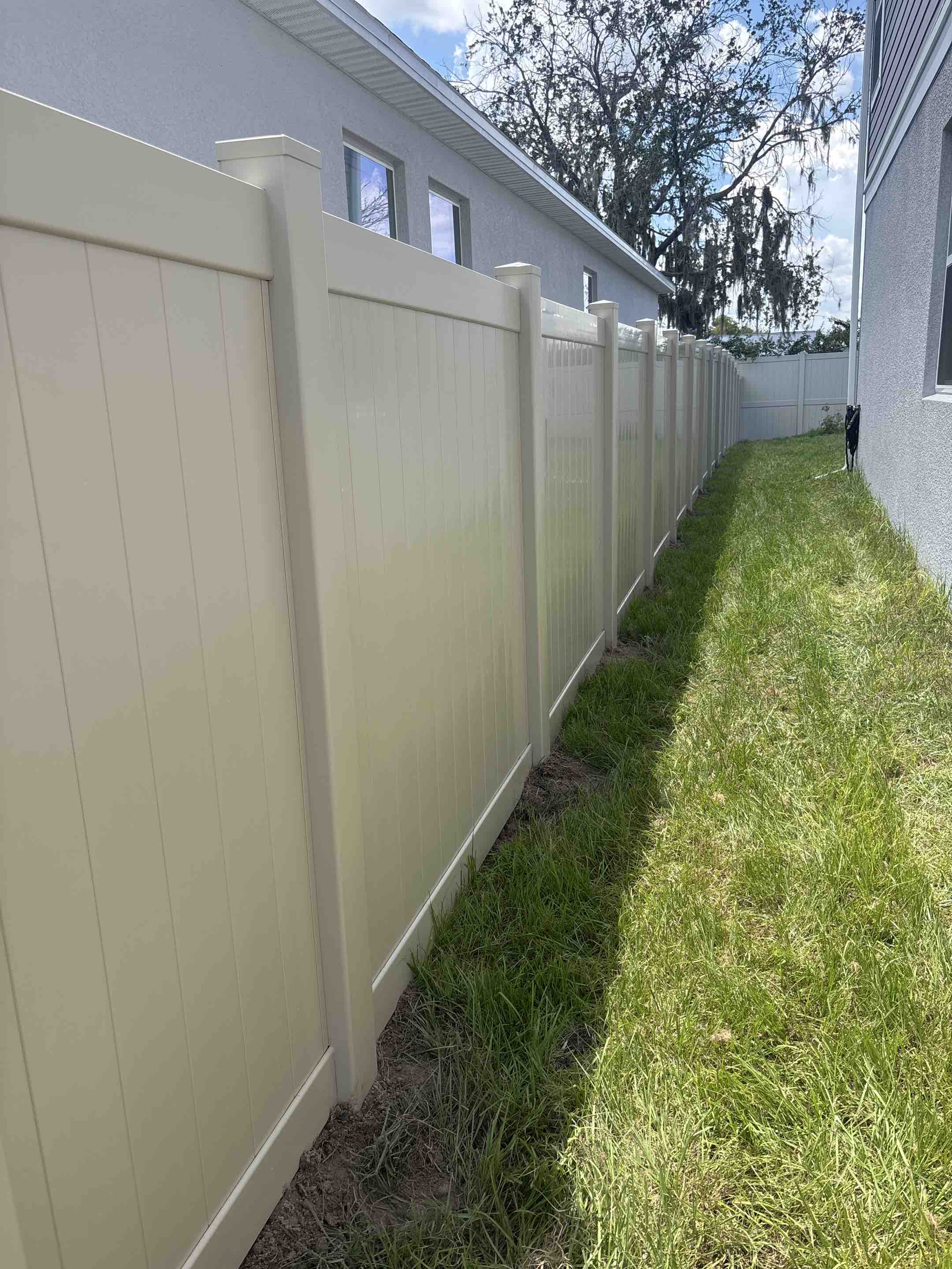 Sanford, FL - Just completed this 6’ tan privacy fence for a new homeowner in Sanford! 
