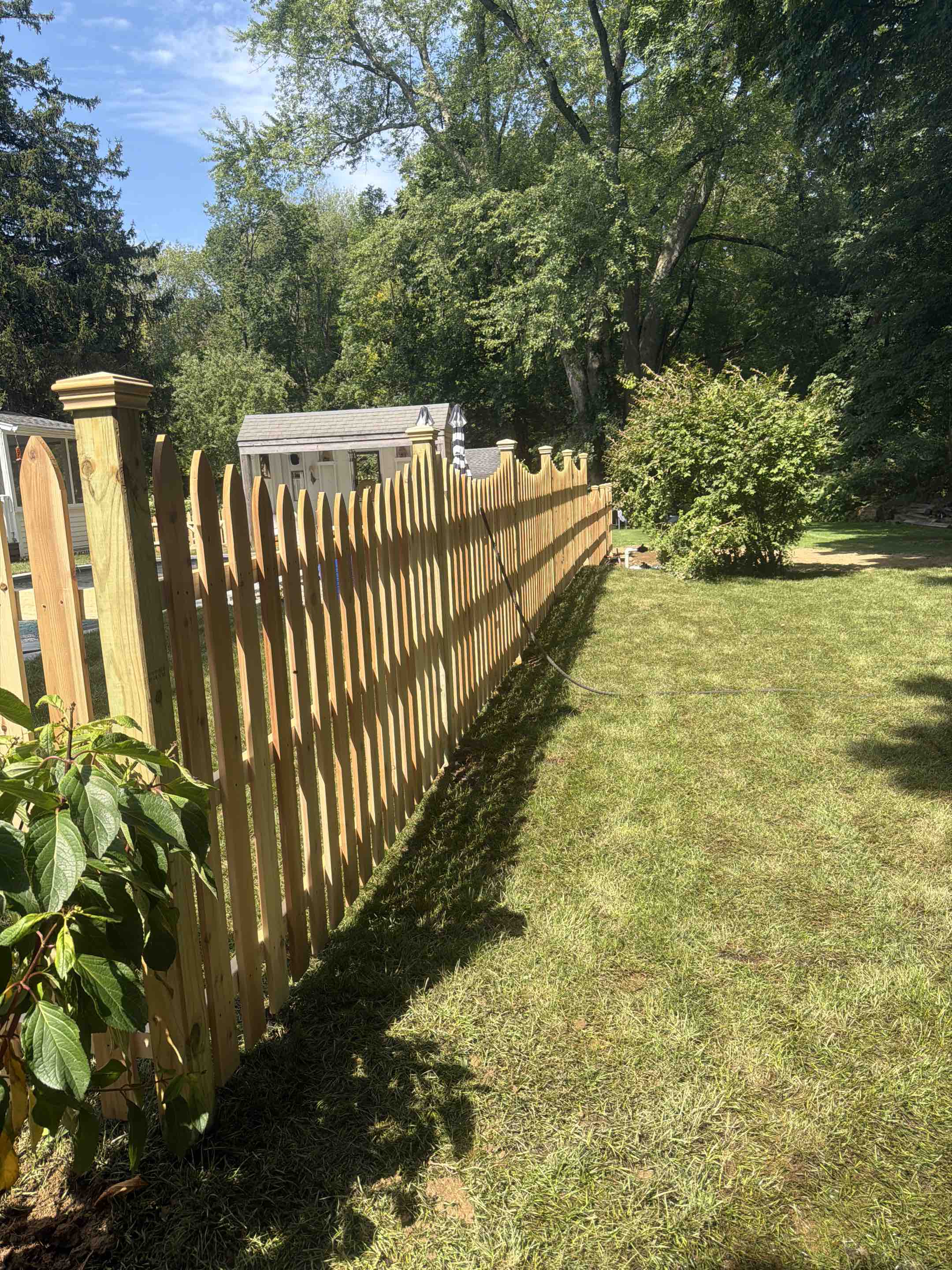 Ridgefield, CT - 5’ cedar scalloped 