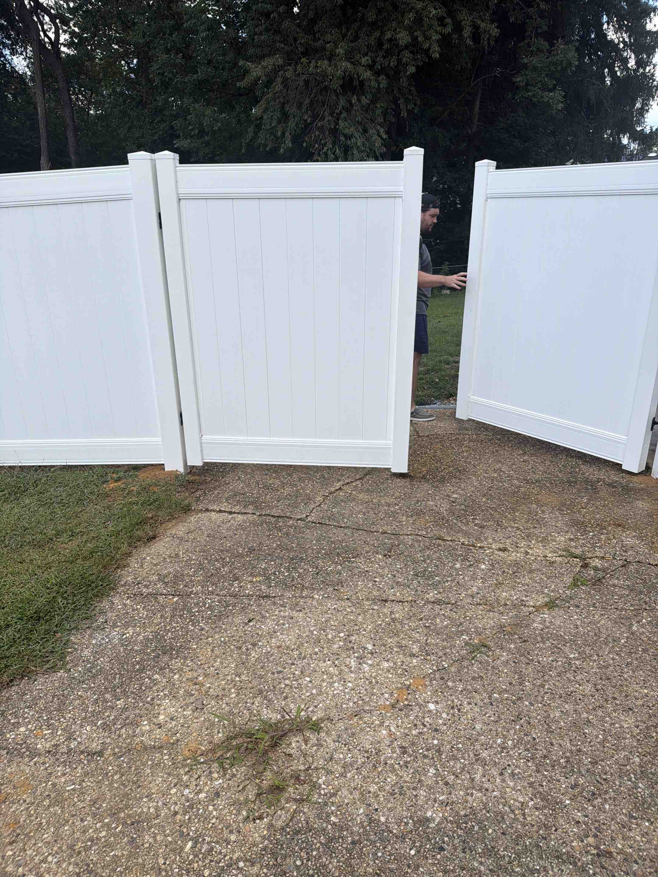 Washington Township, NJ - Double drive gate installed with white vinyl privacy