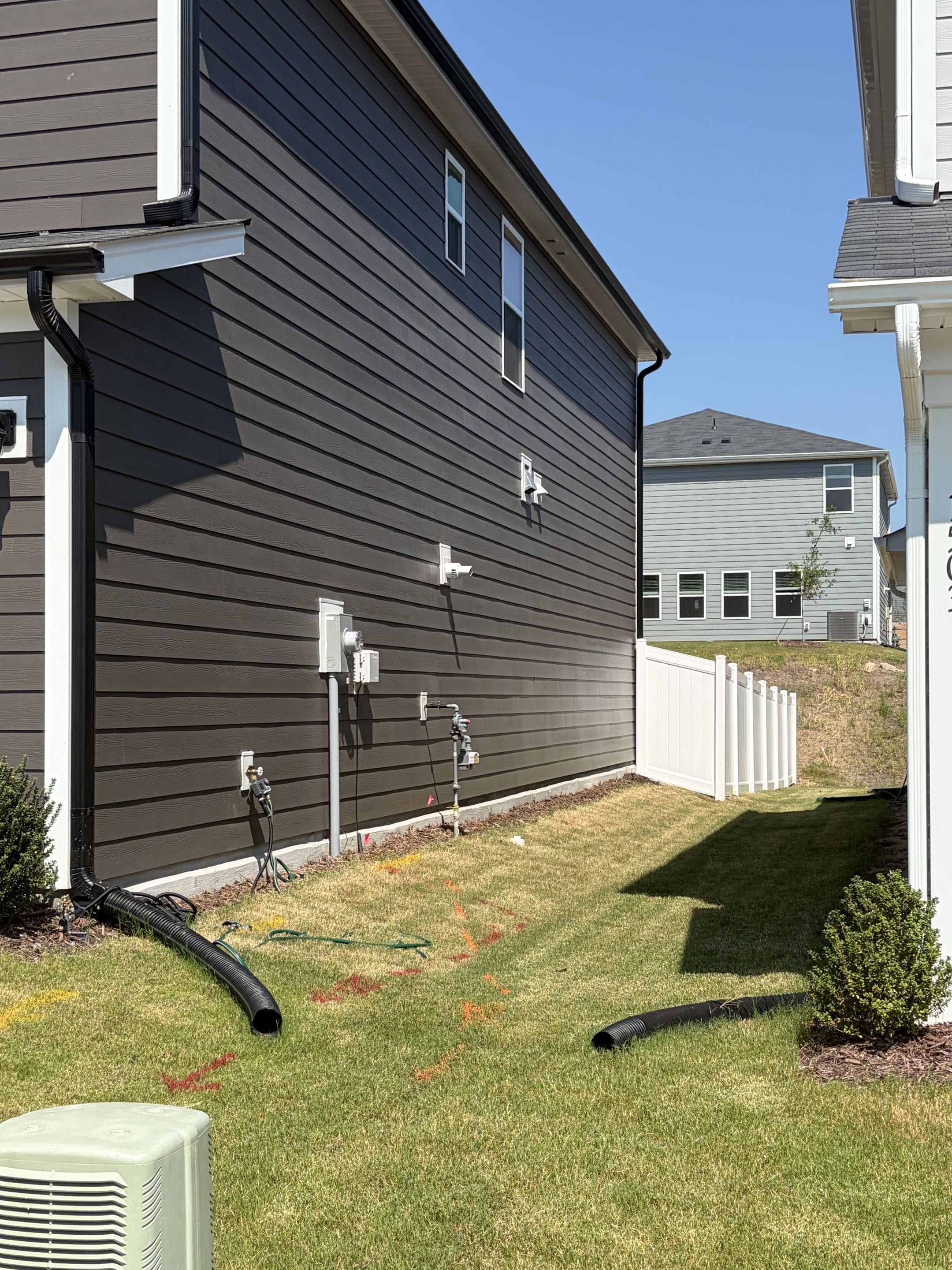 Durham, NC - 🏡 New Home, New Fence! 🔨 Just moved into a new neighborhood? Now’s the perfect time to add privacy, security, and curb appeal to your new home! Whether you want a classic privacy fence, a modern look, or a secure space for the kids and pets, we can help make your new house feel like home.  📍 Serving local homeowners 📞 Message us today for a free estimate!