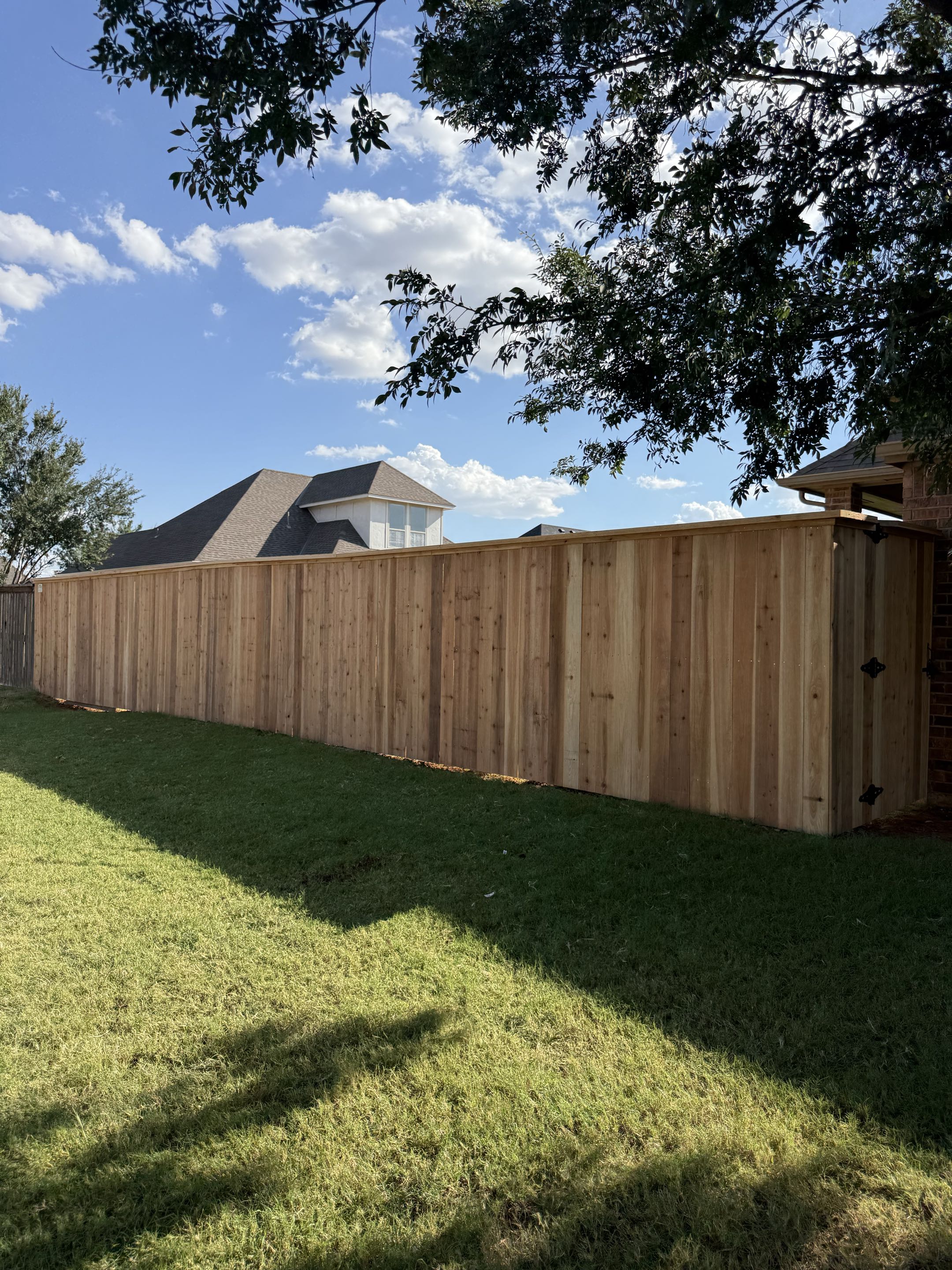 Edmond, OK - Another beautiful Japanese Cedar privacy fence completed! 🌲 Featuring a classic cap and trim design, this fence adds a polished, finished look while enhancing the home’s curb appeal. A perfect combination of privacy, natural beauty, and timeless style for this happy homeowner! 🏡