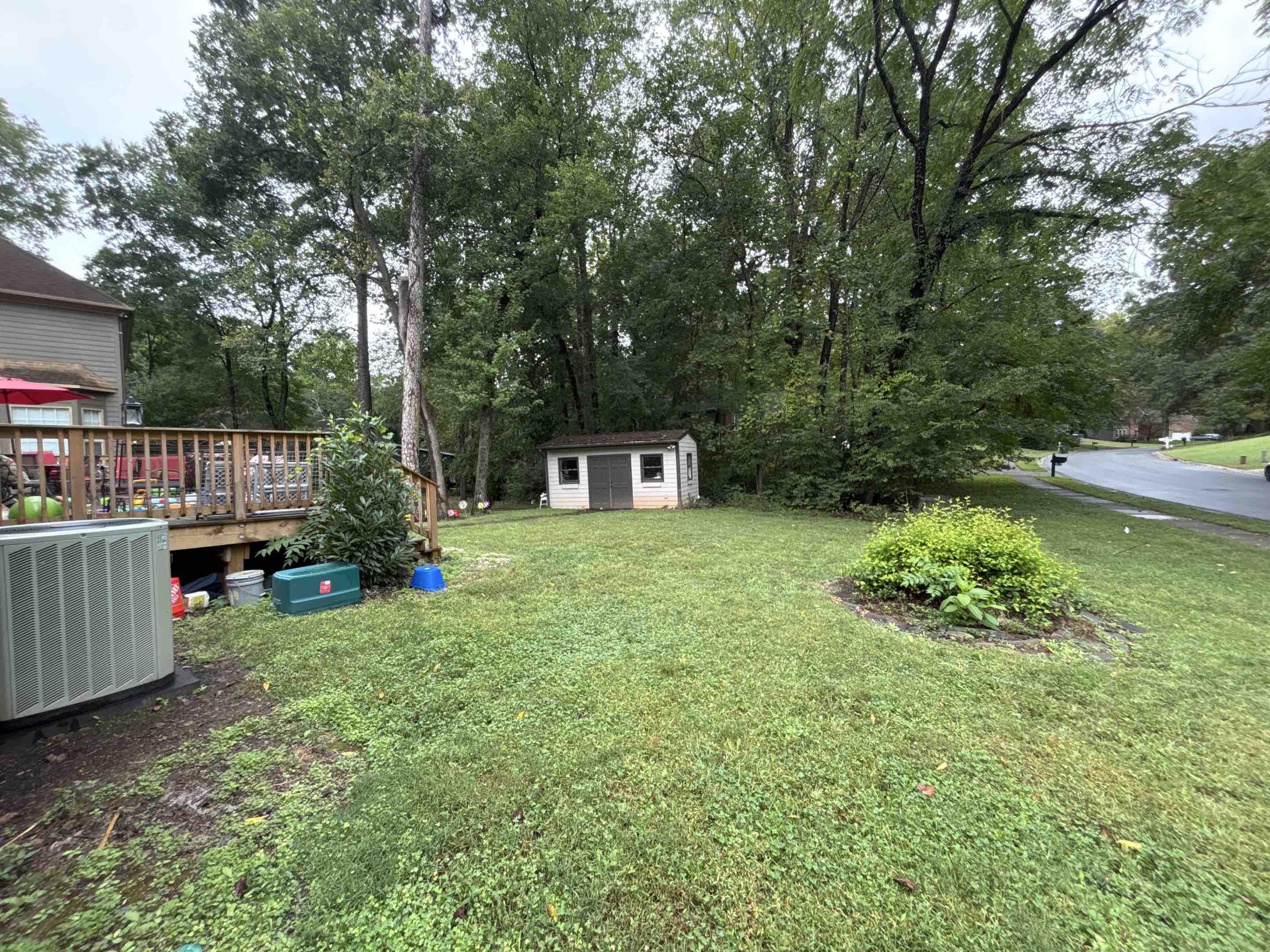Huntersville, NC - 4 foot aluminum on one side 6 foot high privacy on the other