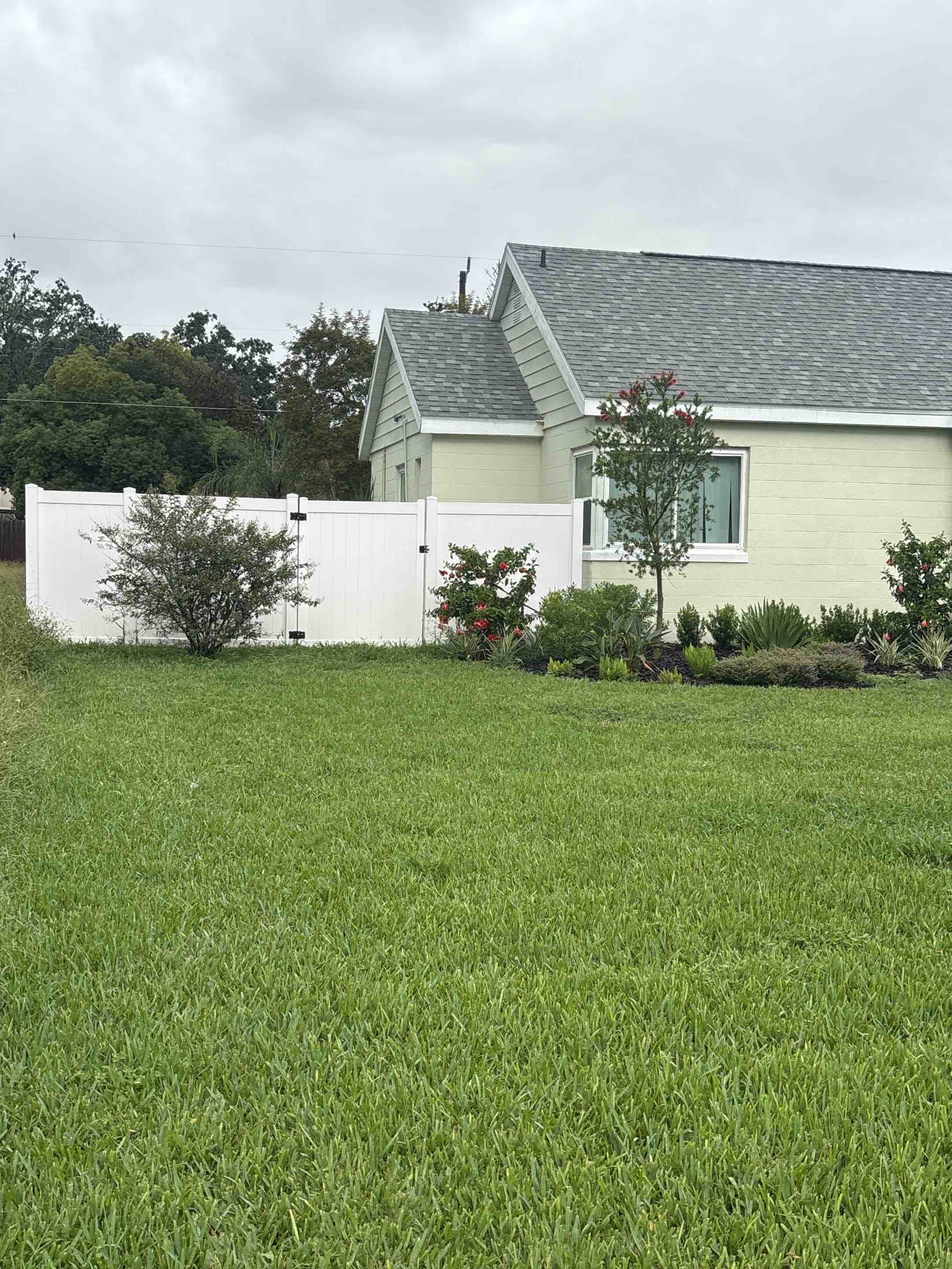 Sanford, FL - completed this 6’ white vinyl fence for a homeowner in downtown Sanford area to provide more privacy and security to the property 