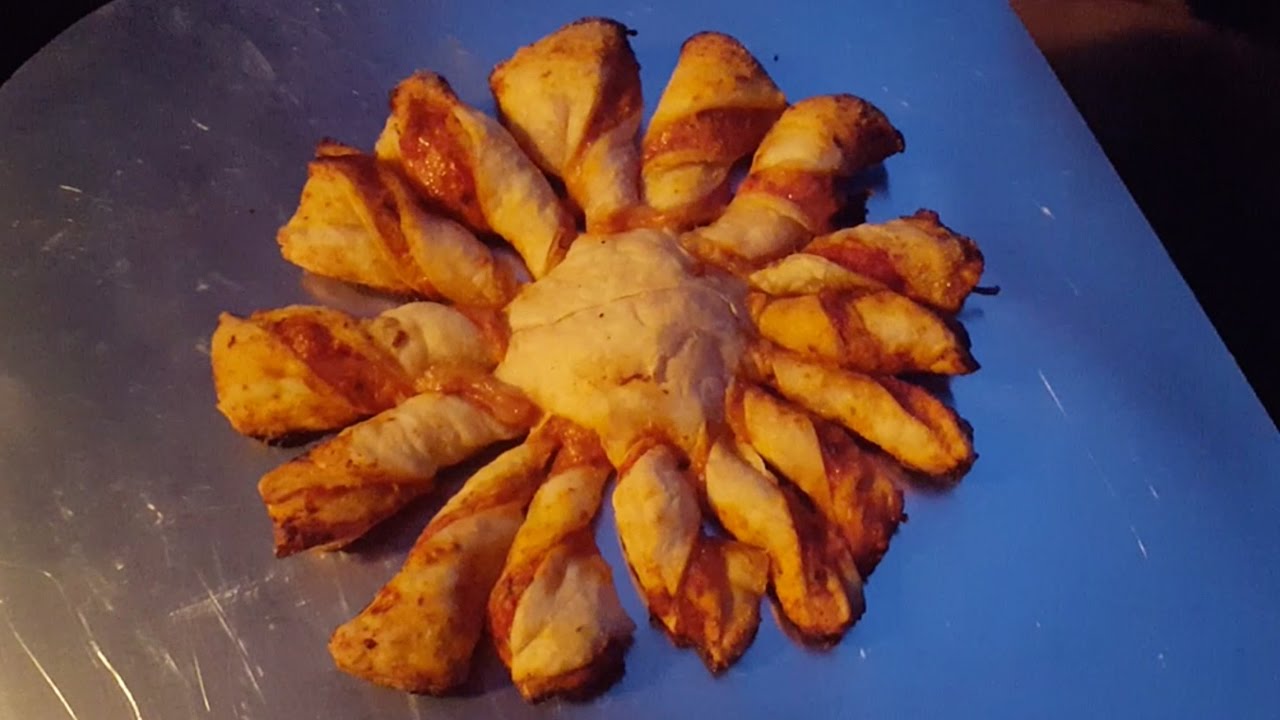 Puff Pastry Pizza Twists on the Big Green Egg tEGGsty