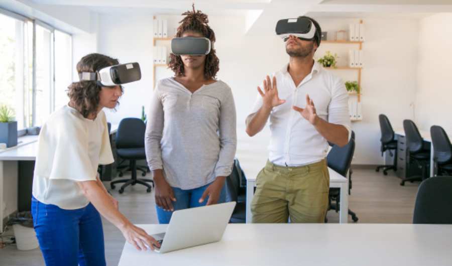 7 Top e-commerce Trends to Watch in 2020 3 AR and VR are Becoming More