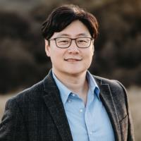 Yi Li