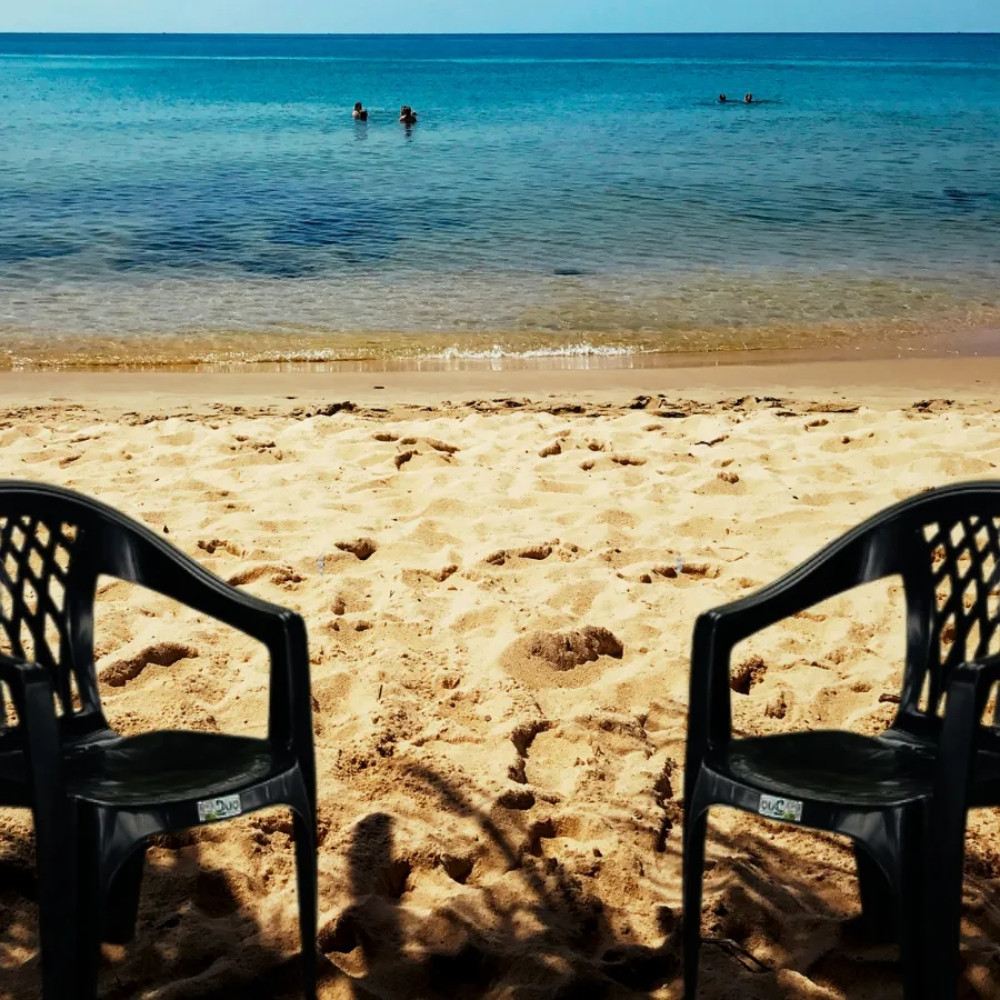 Kit 6 Cadeiras de Plástico com Braço Duo Bella Duoplastic Empilháveis