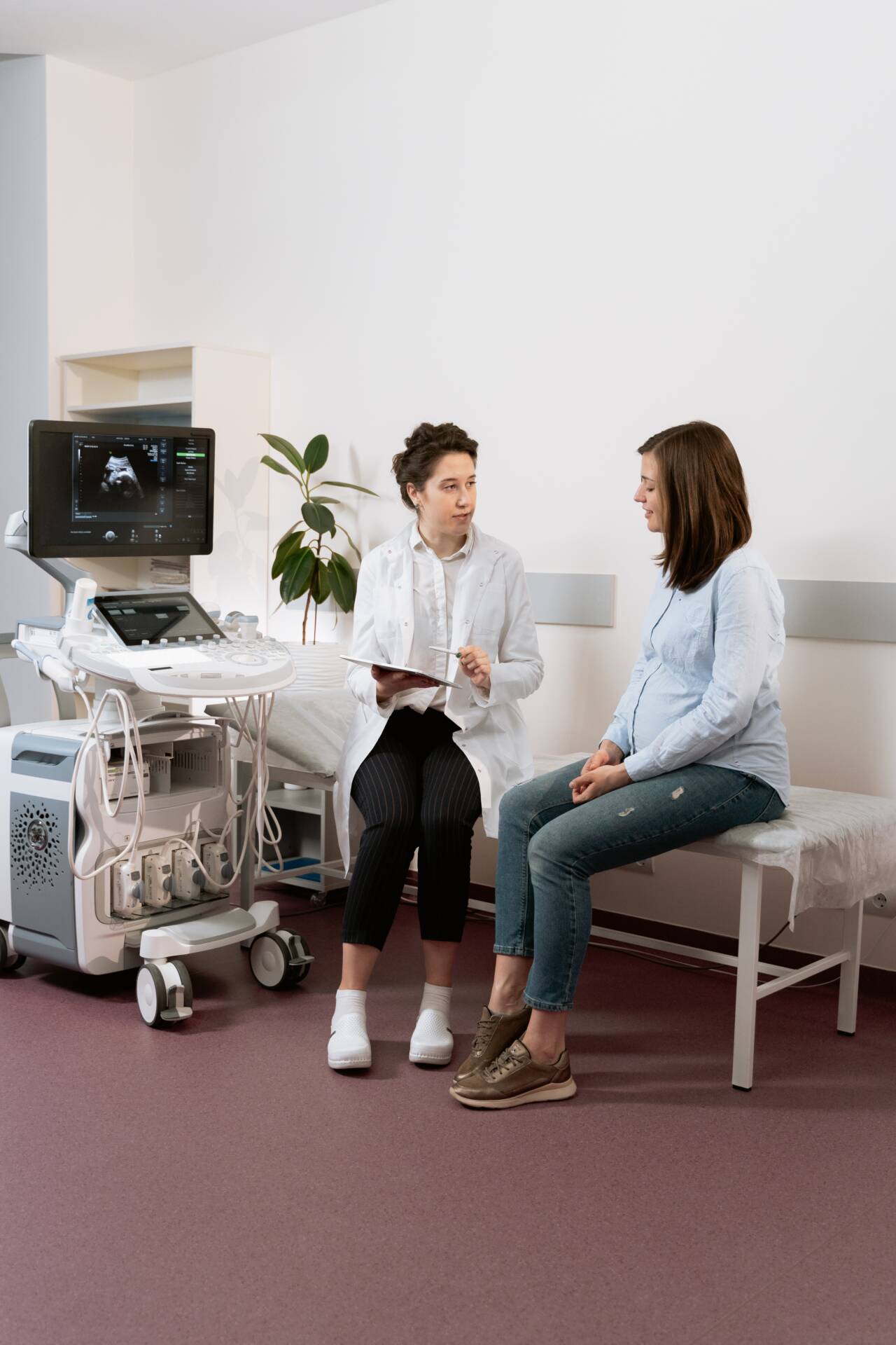 Woman asking a doctor what is Obstetric Panel with HIV Testing?