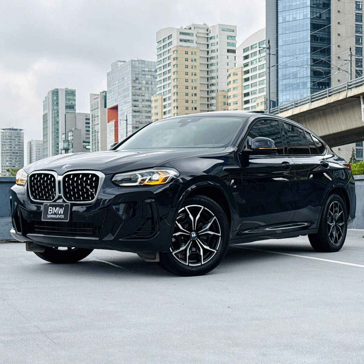 Imagen principal de BMW X4 2025