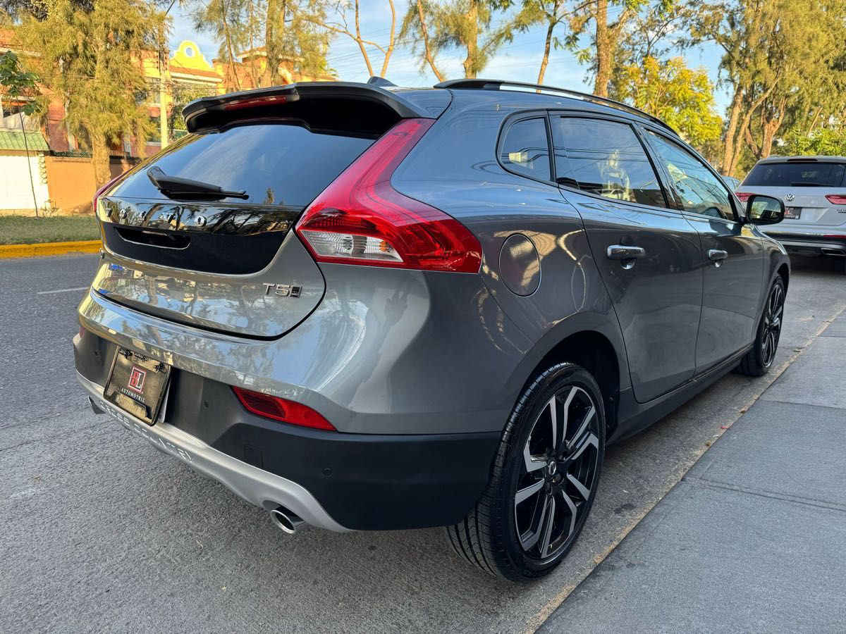 Volvo V40 2017 