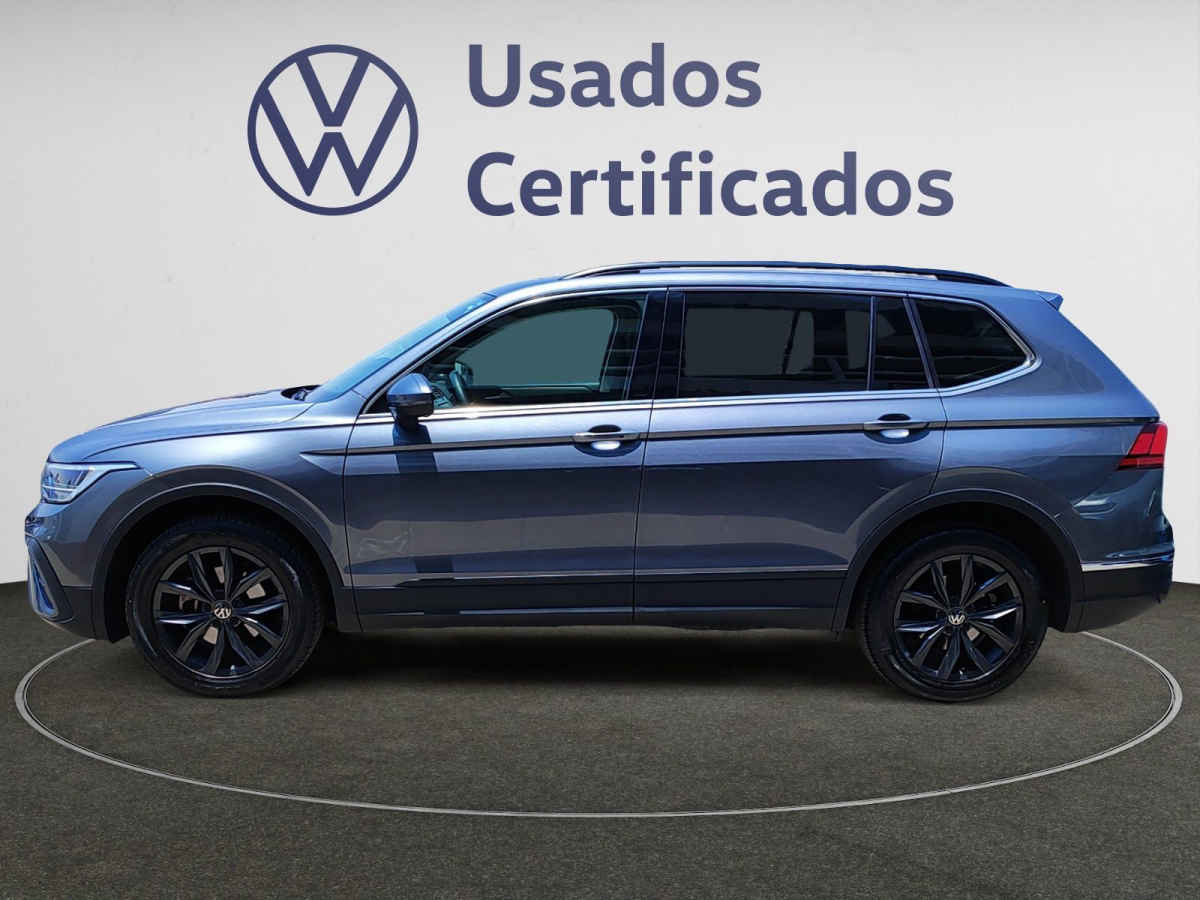 Volkswagen Tiguan 2024 perfil lateral completo - Crossover compacto usado Puebla