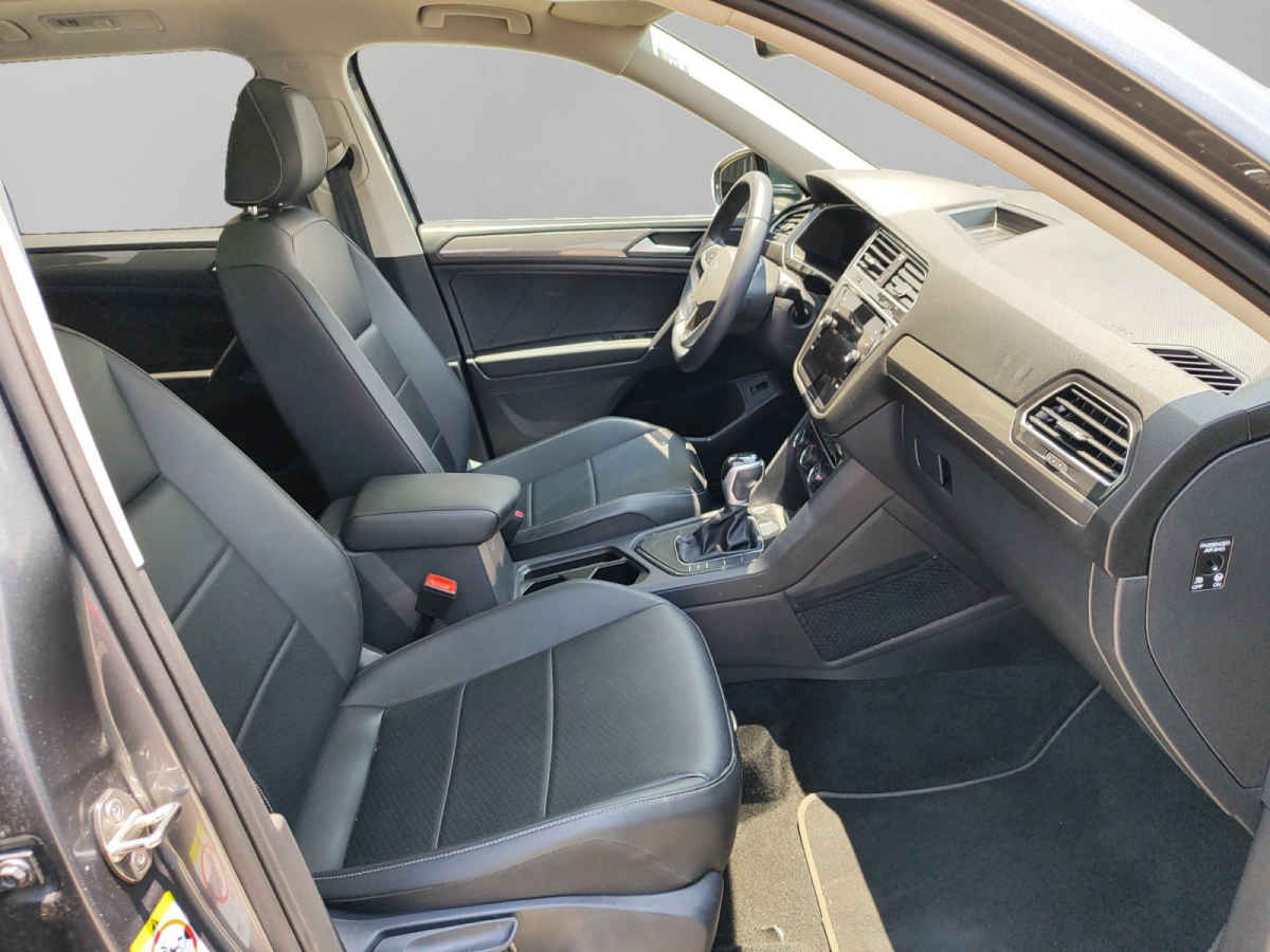 Volkswagen Tiguan 2024 quemacocos techo cristal - Versión Comfortline equipada