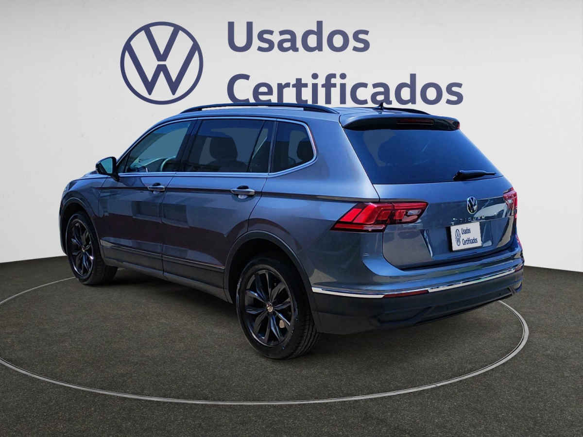 Volkswagen Tiguan 2024 vista trasera gris - Vehículo certificado SeminuevosMex