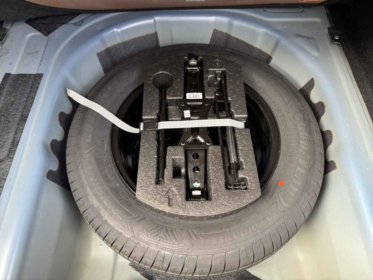 Volkswagen Virtus 2024 llantas aleación - Diseño elegante tracción delantera