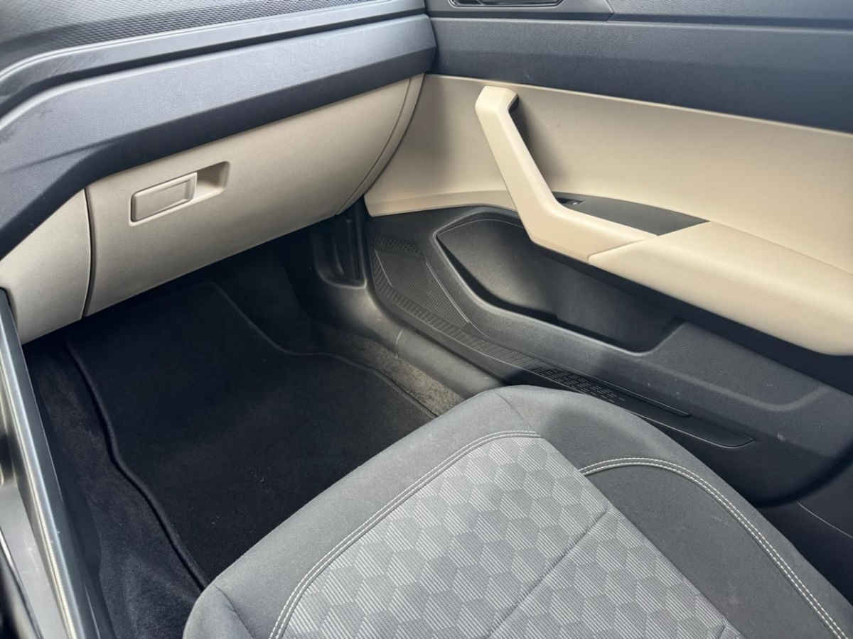 Volkswagen Virtus 2024 emblema Trendline - Versión equipada aire acondicionado