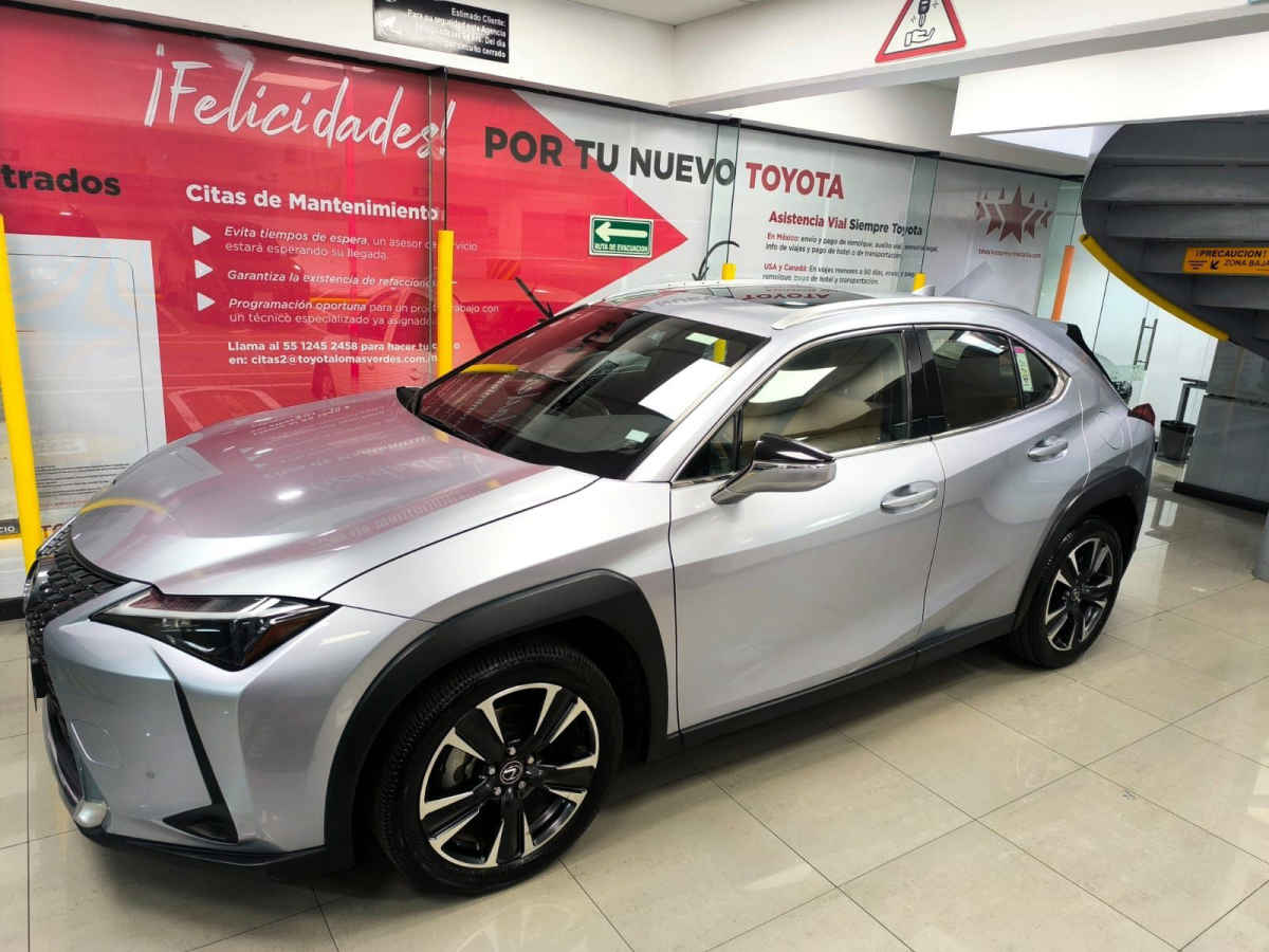 Lexus UX 2025