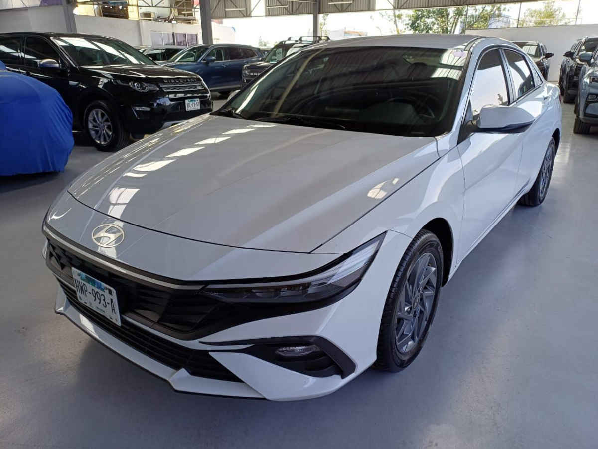 Autos seminuevos - Hyundai Elantra 2024
