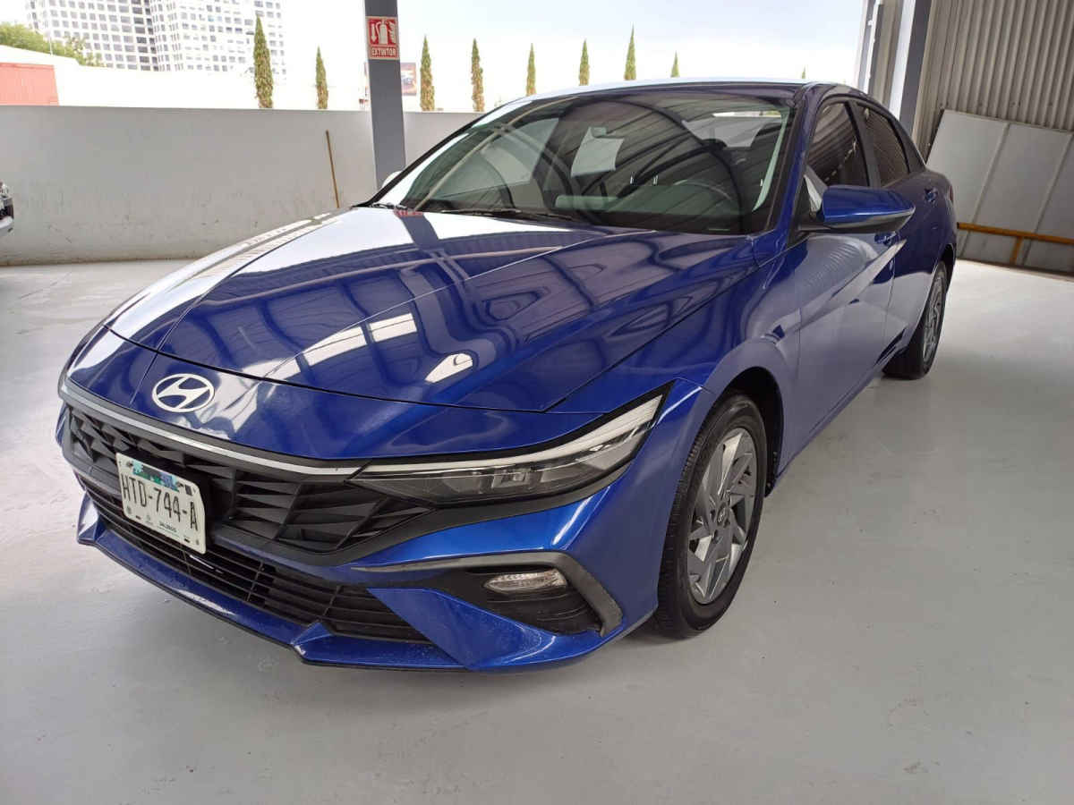 Autos seminuevos - Hyundai Elantra 2024