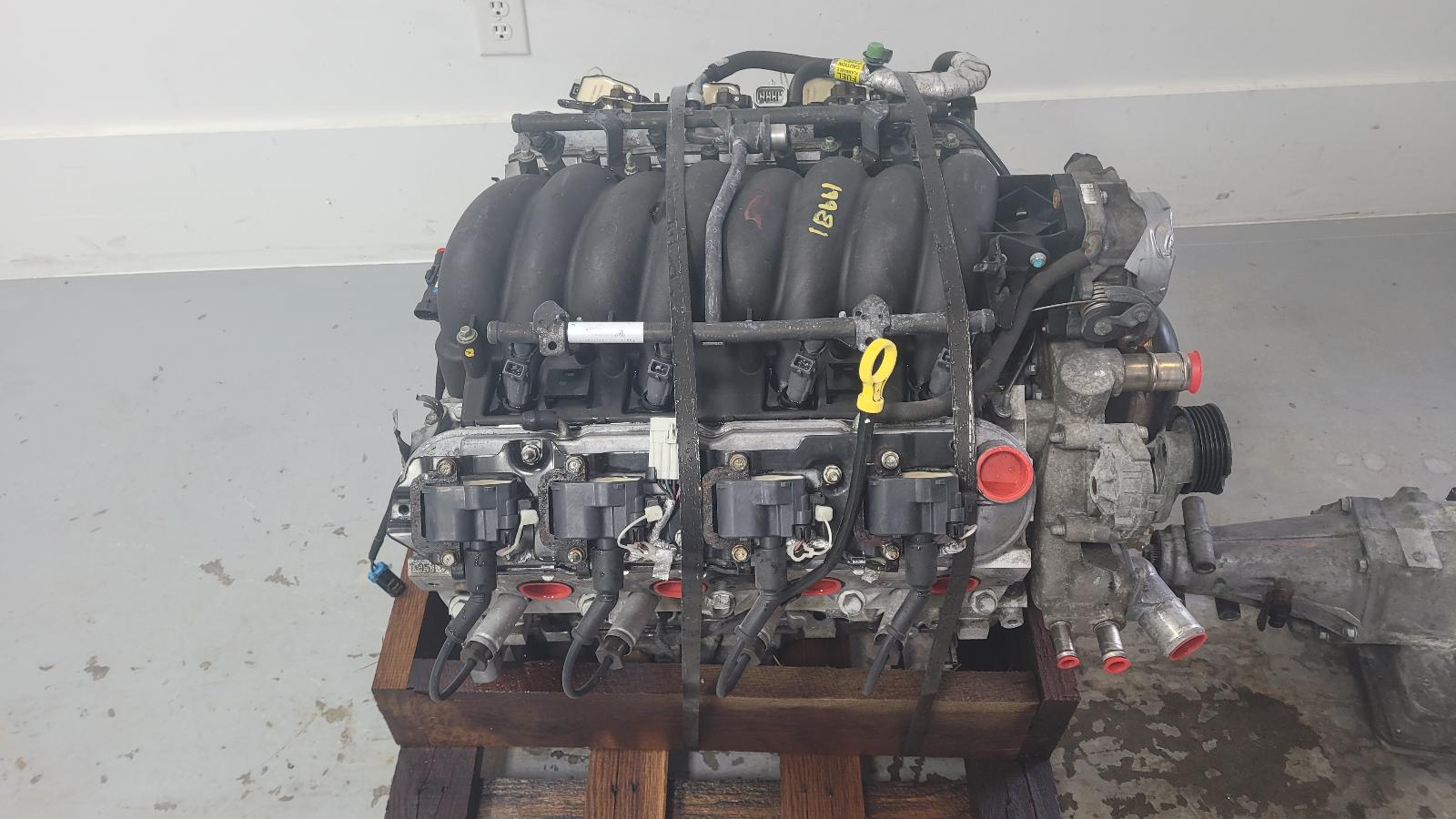 2565702