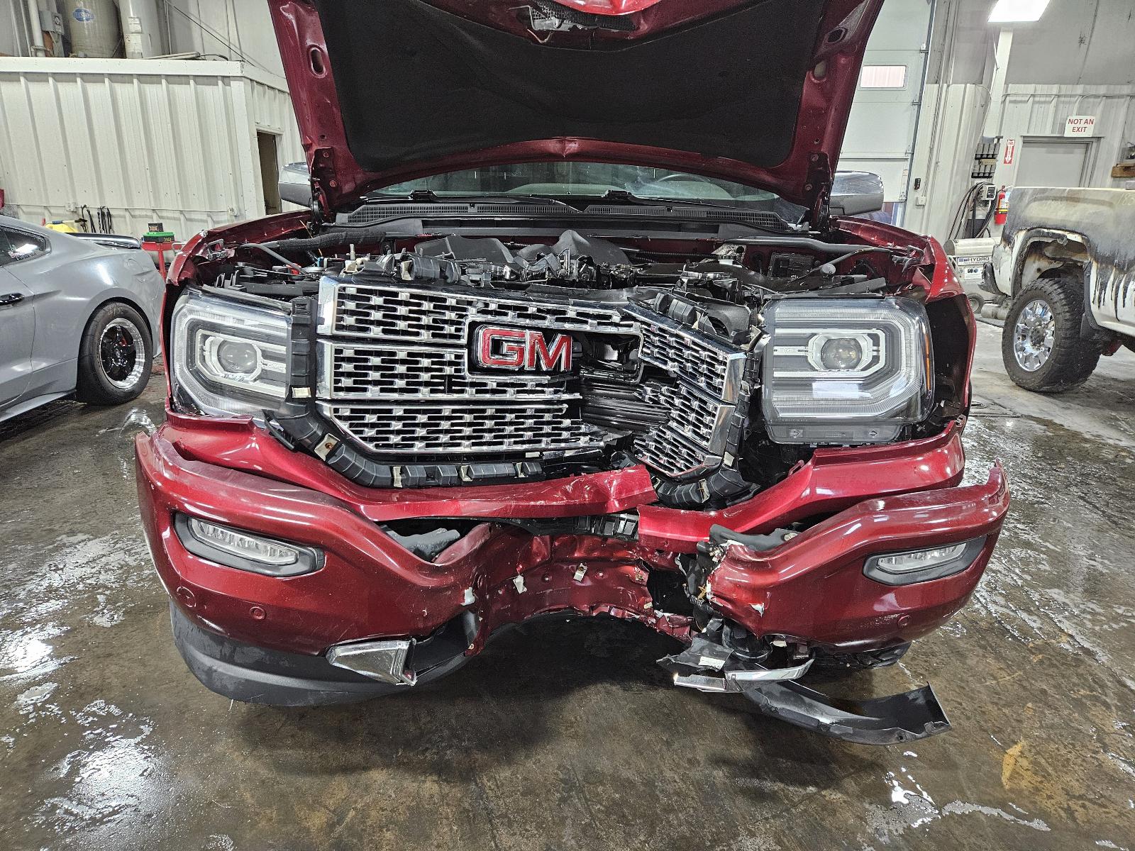 358　GMC RTT5.5 REESE | 30939 | M5™ Fifth Wheel Hitch 27,000 lbs. Capacity, GM