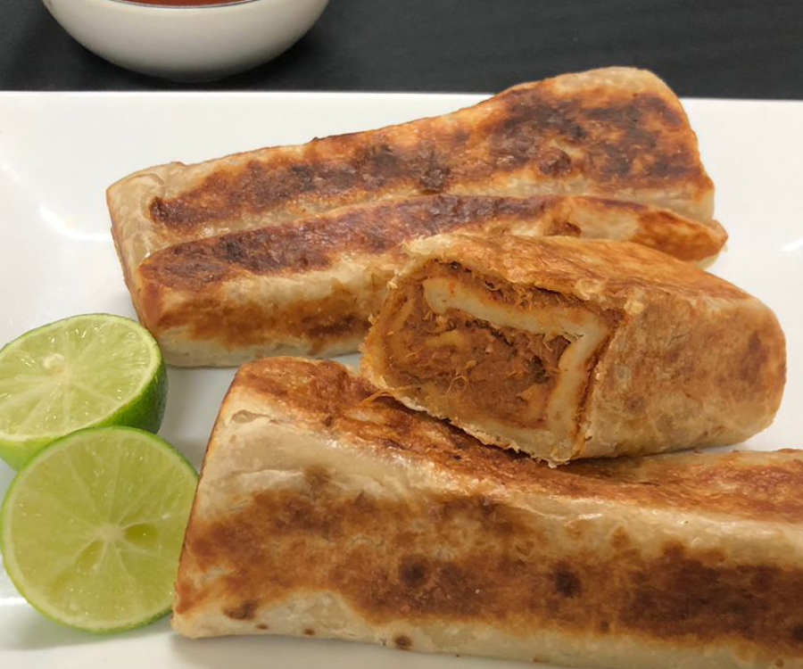 Burritos frijol con chilorio