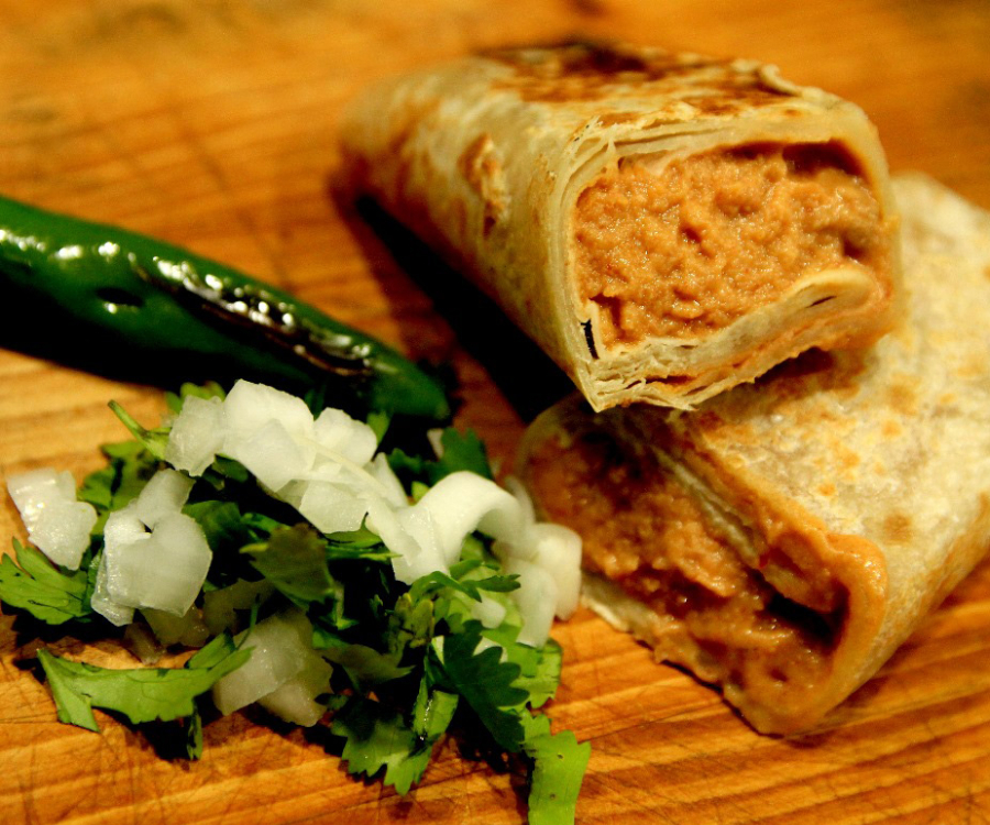 Burritos frijol con chicharrón