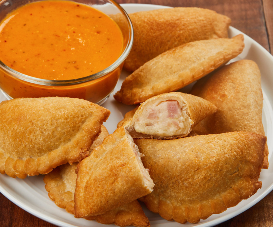 Empanada de jamón con queso y tocino