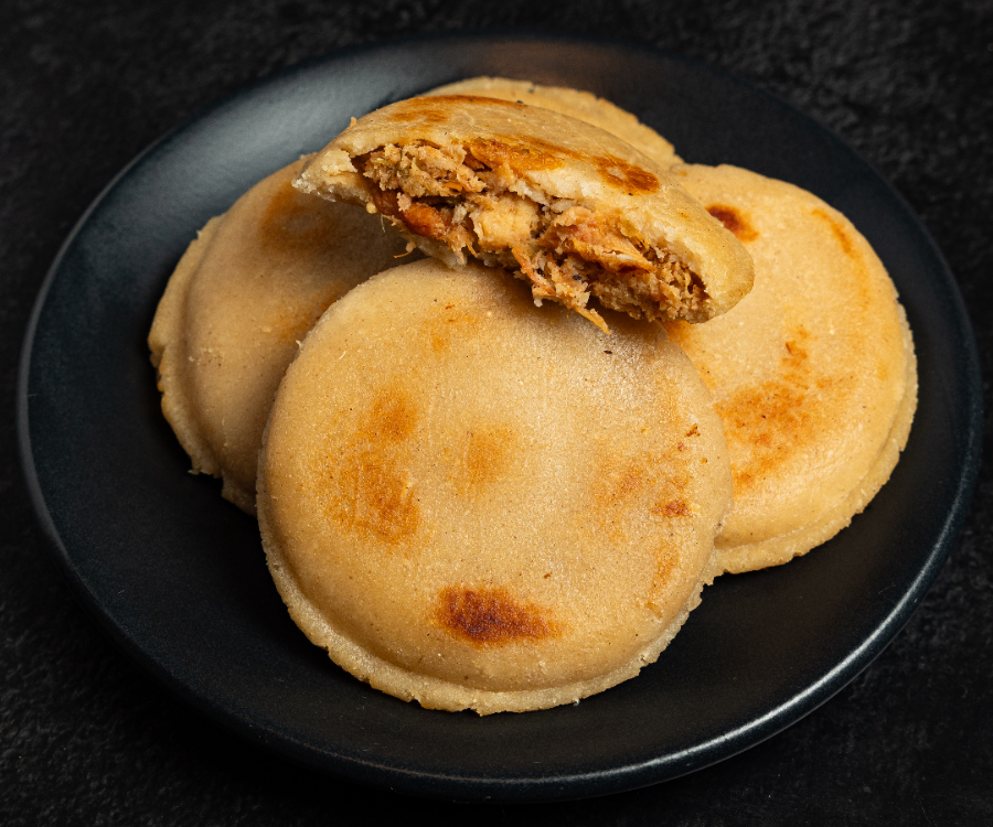 Gordita de chicharrón en salsa verde