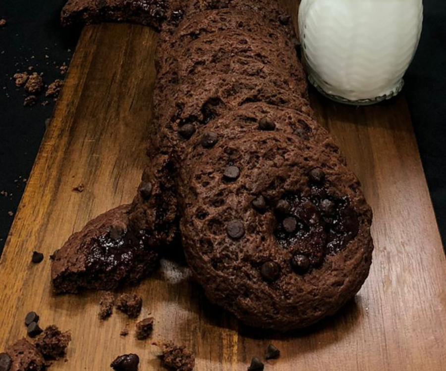 Galleta de chocolate con relleno de mermelada 