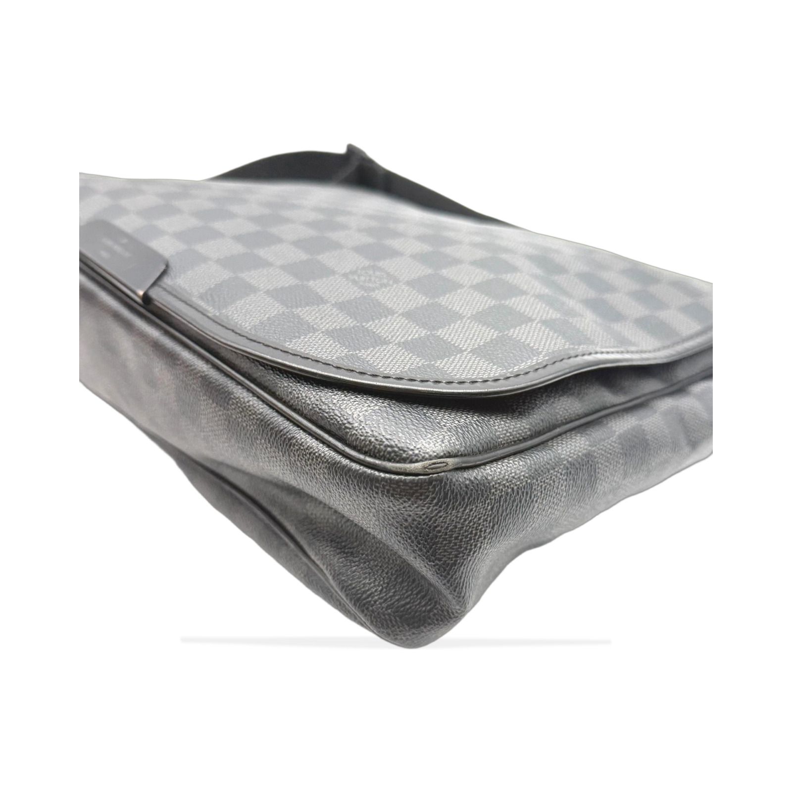 Louis Vuitton Damier Graphite Canvas Daniel MM Messenger Bag photo 4