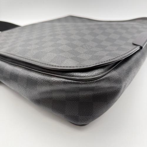 Louis Vuitton Damier Graphite Canvas Messenger Bag photo 2